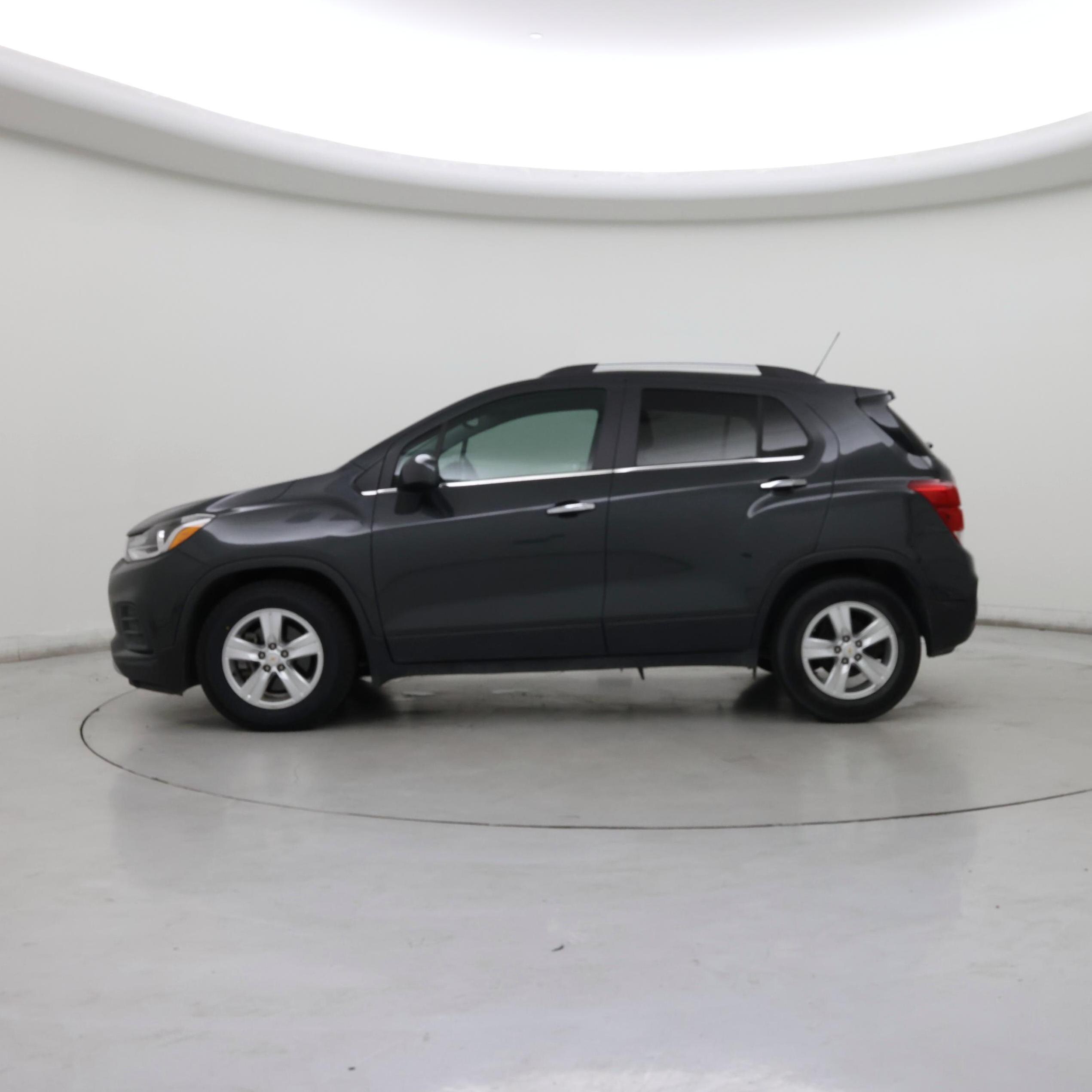 Thumbnail: 2018 Chevrolet Trax - 3