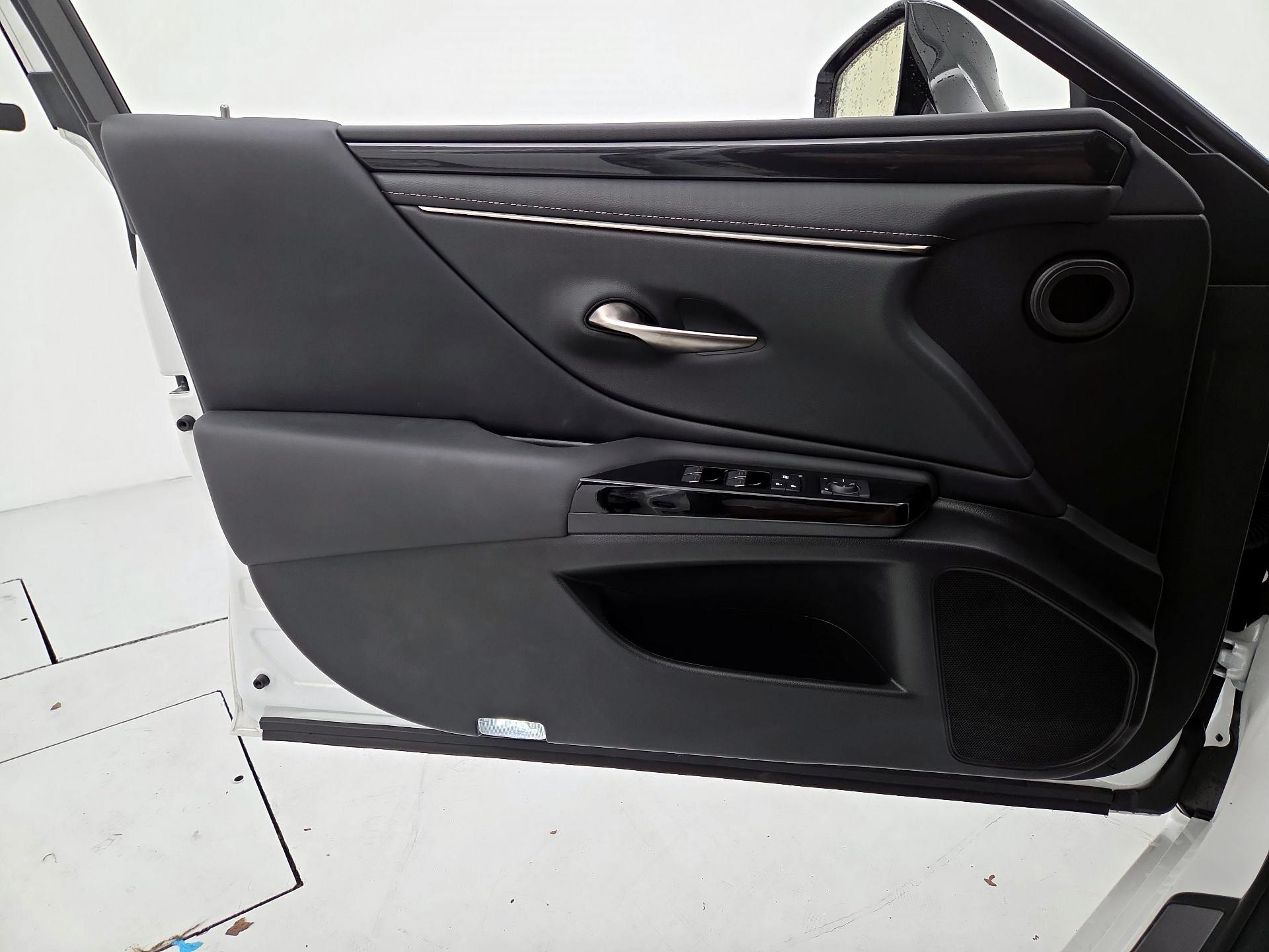 Thumbnail: 2022 Lexus ES - 12