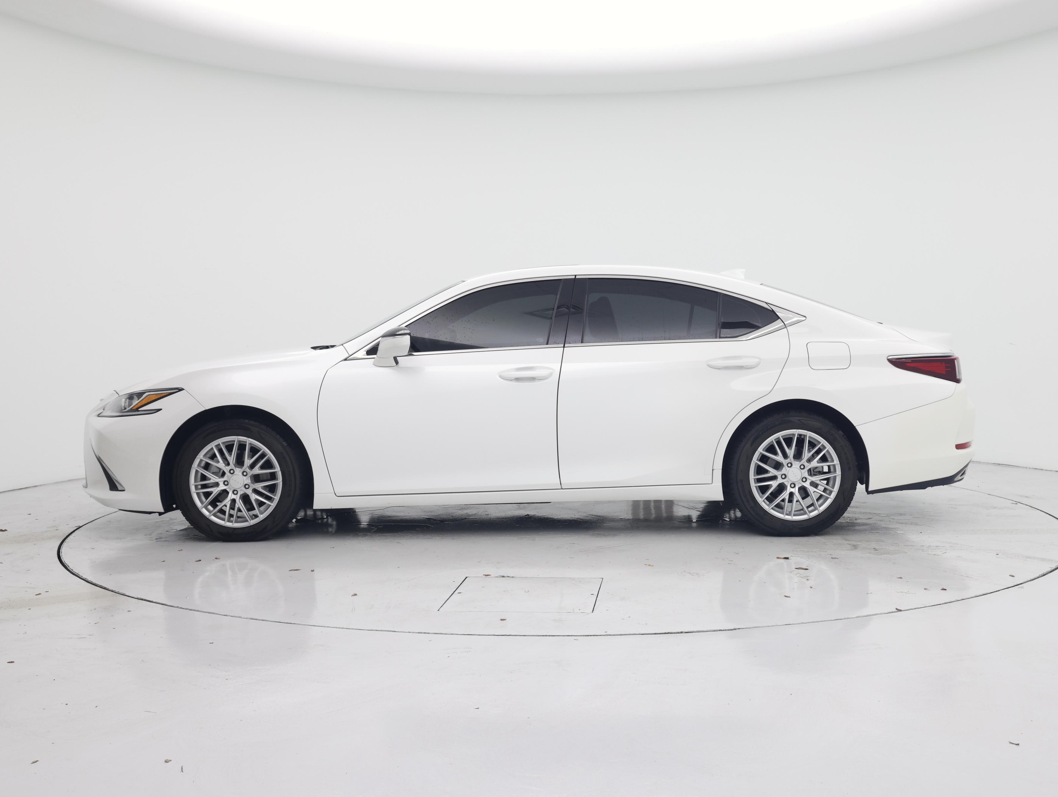 Thumbnail: 2022 Lexus ES - 3