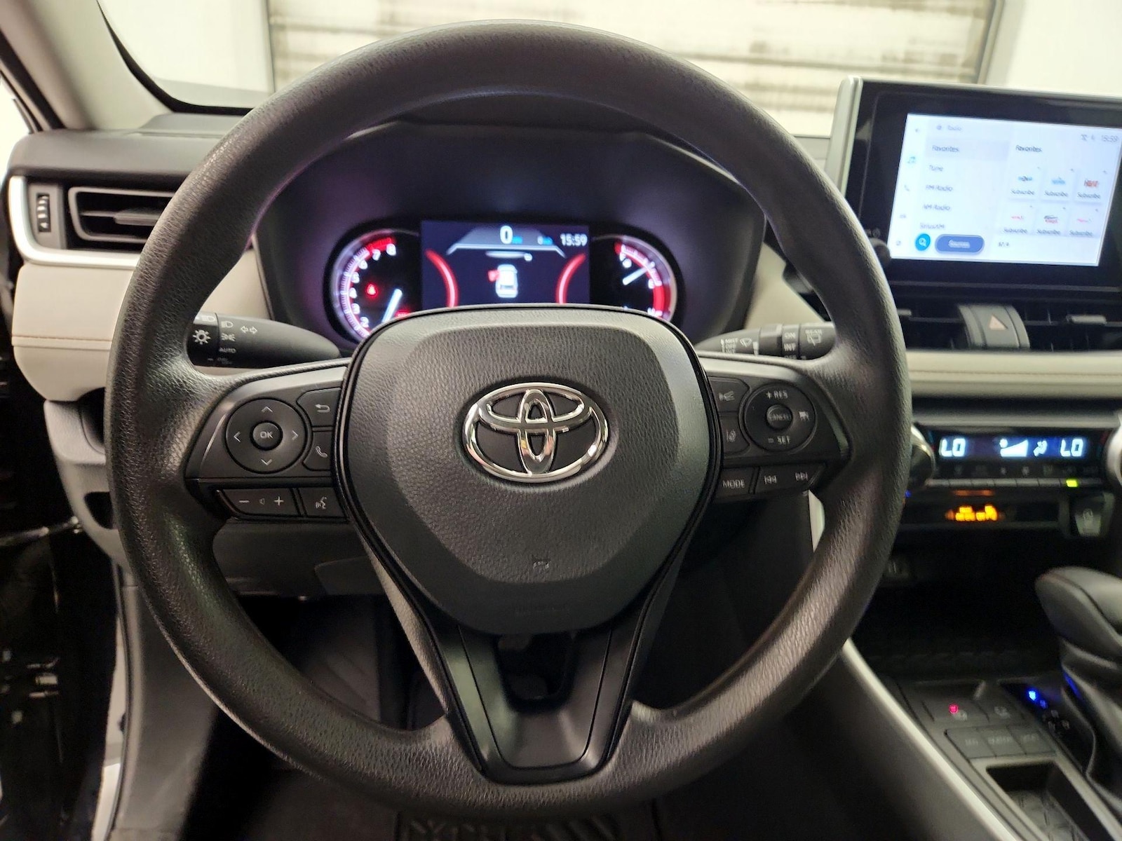 2023 Toyota RAV4 XLE - Photo 11