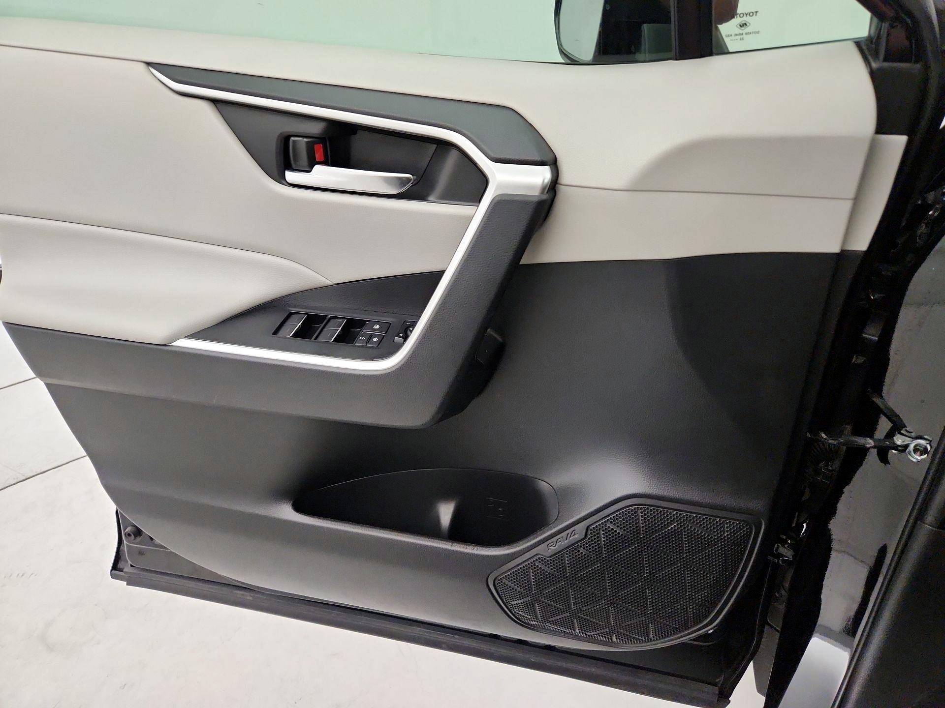 Thumbnail: 2023 Toyota RAV4 - 12