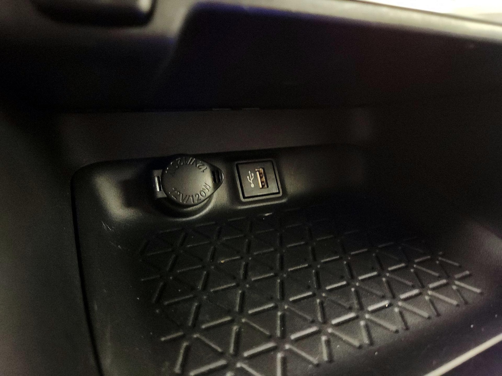 2023 Toyota RAV4 XLE - Photo 19