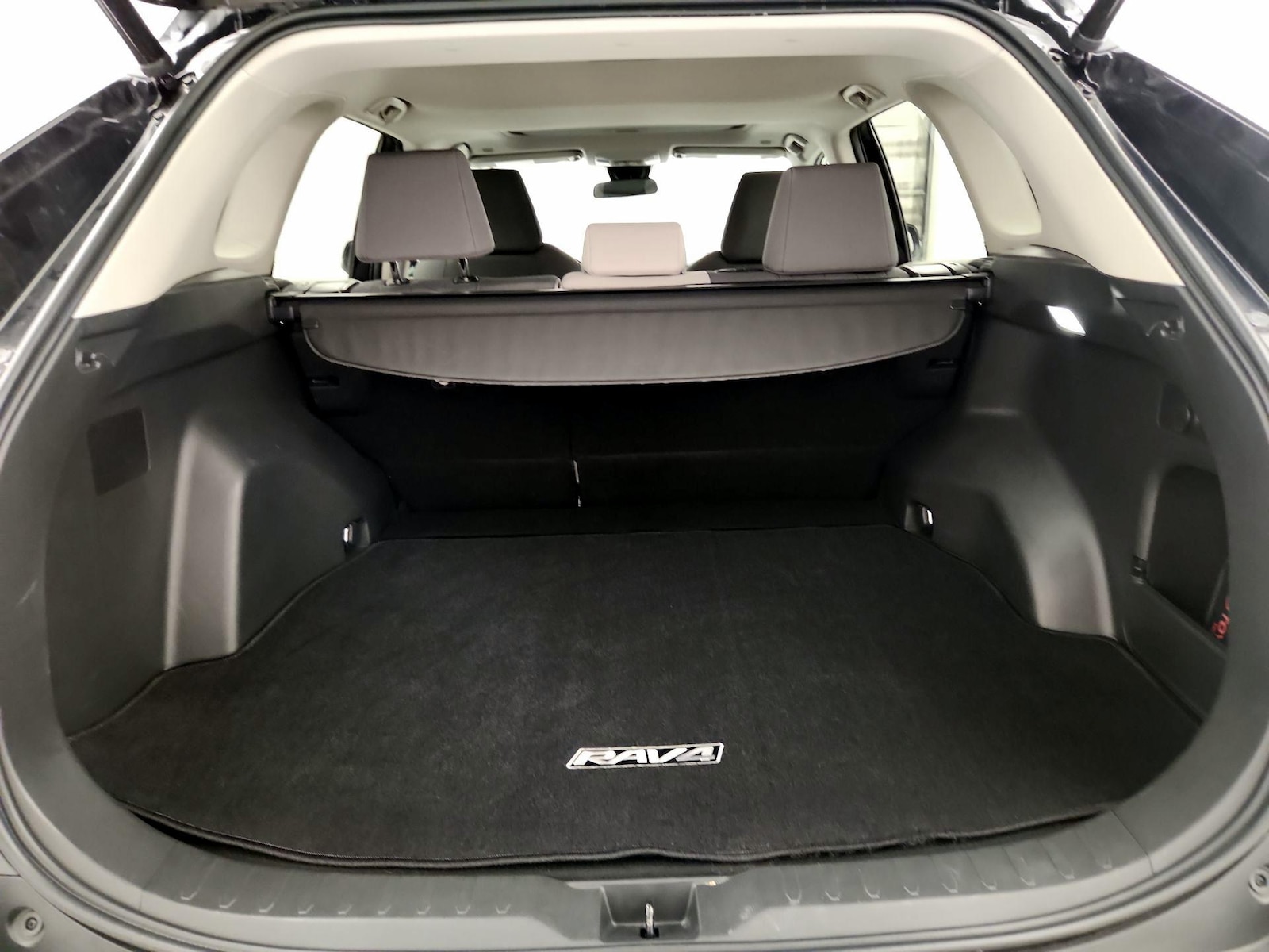 2023 Toyota RAV4 XLE - Photo 22