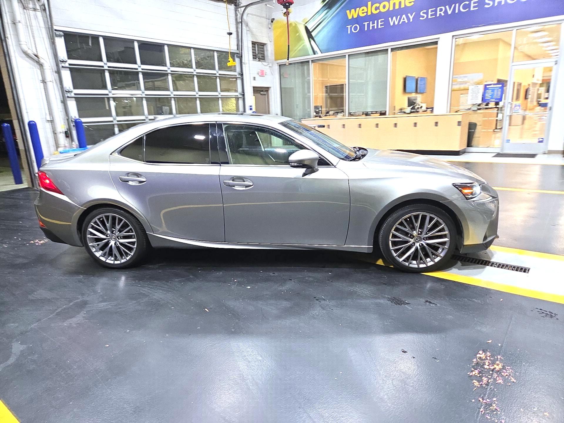 Thumbnail: 2018 Lexus IS - 4