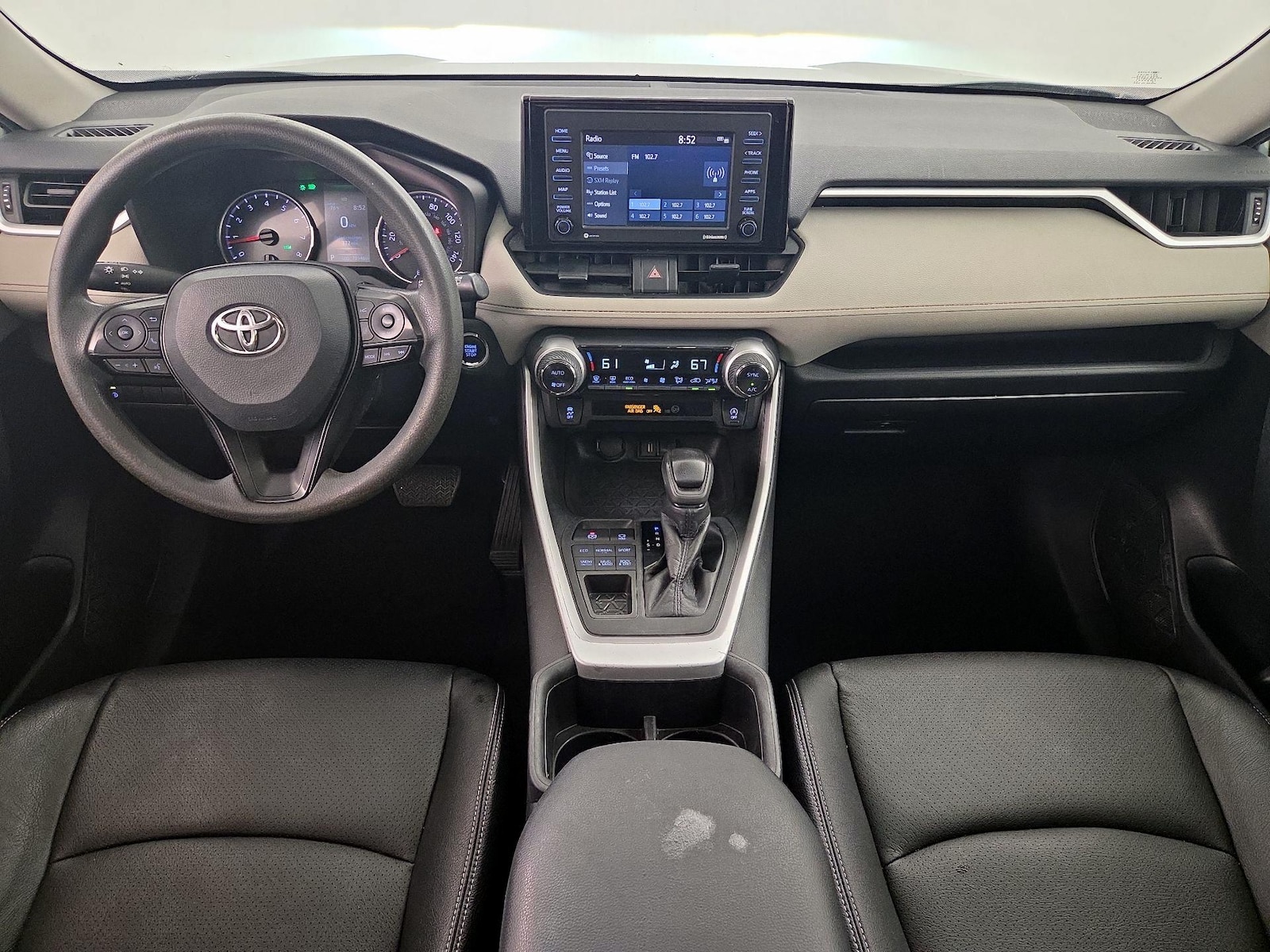 2022 Toyota RAV4 XLE - Photo 10