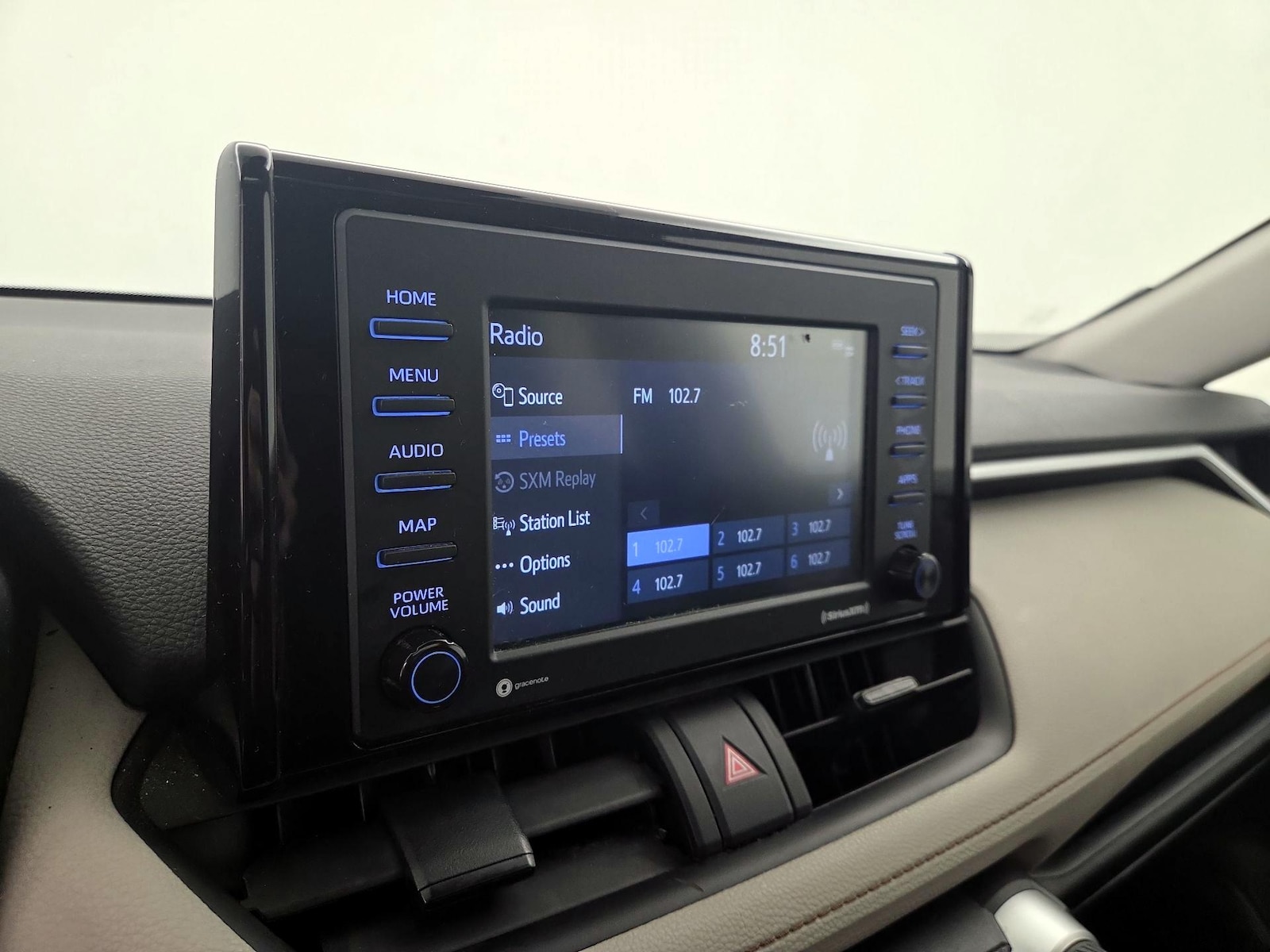 2022 Toyota RAV4 XLE - Photo 16