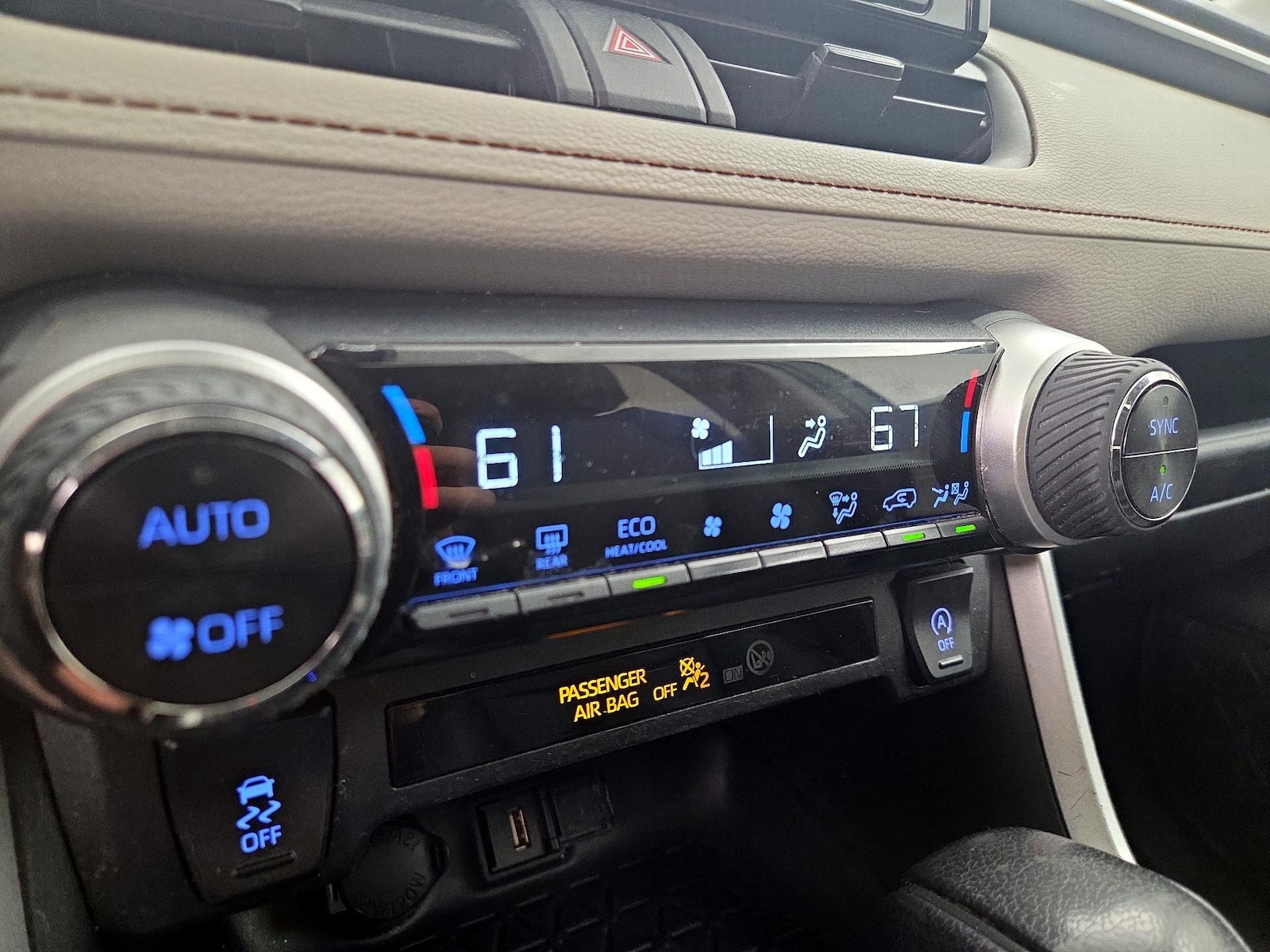 2022 Toyota RAV4 XLE - Photo 17