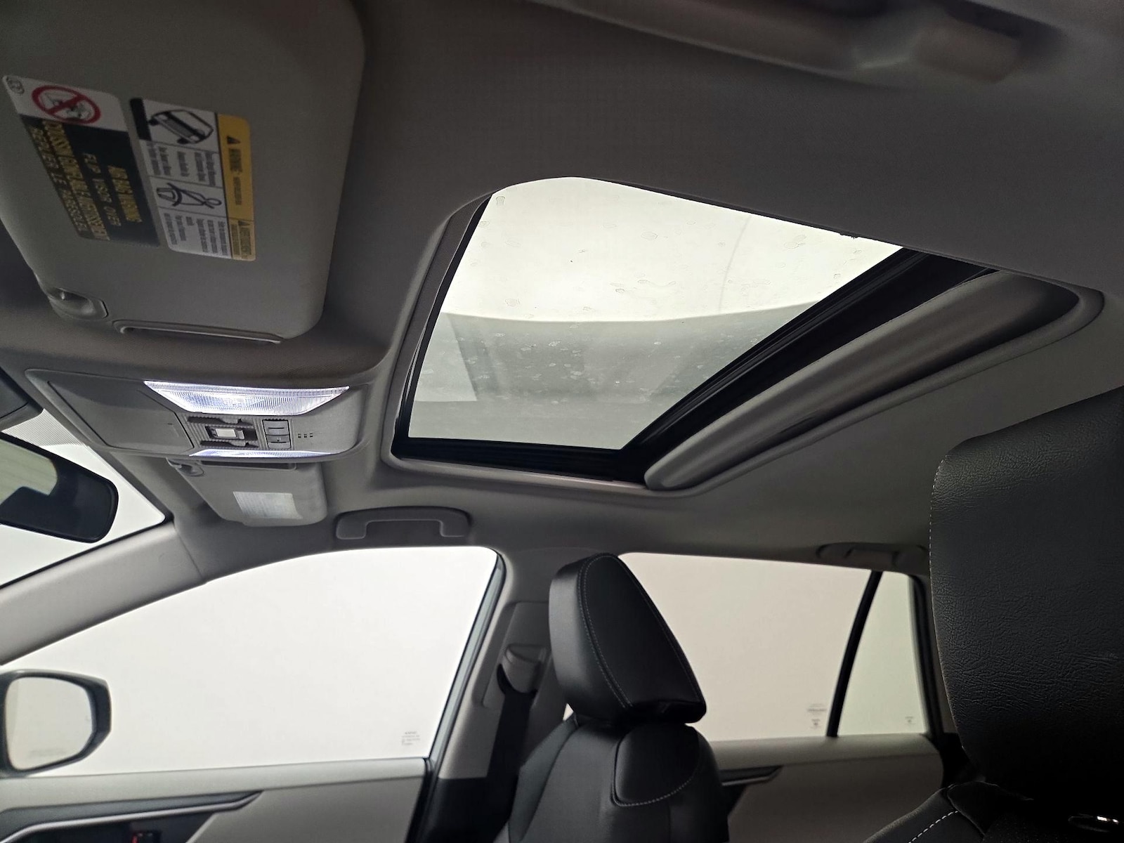 2022 Toyota RAV4 XLE - Photo 20