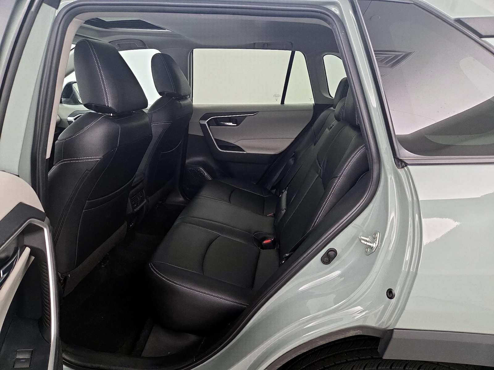 2022 Toyota RAV4 XLE - Photo 21