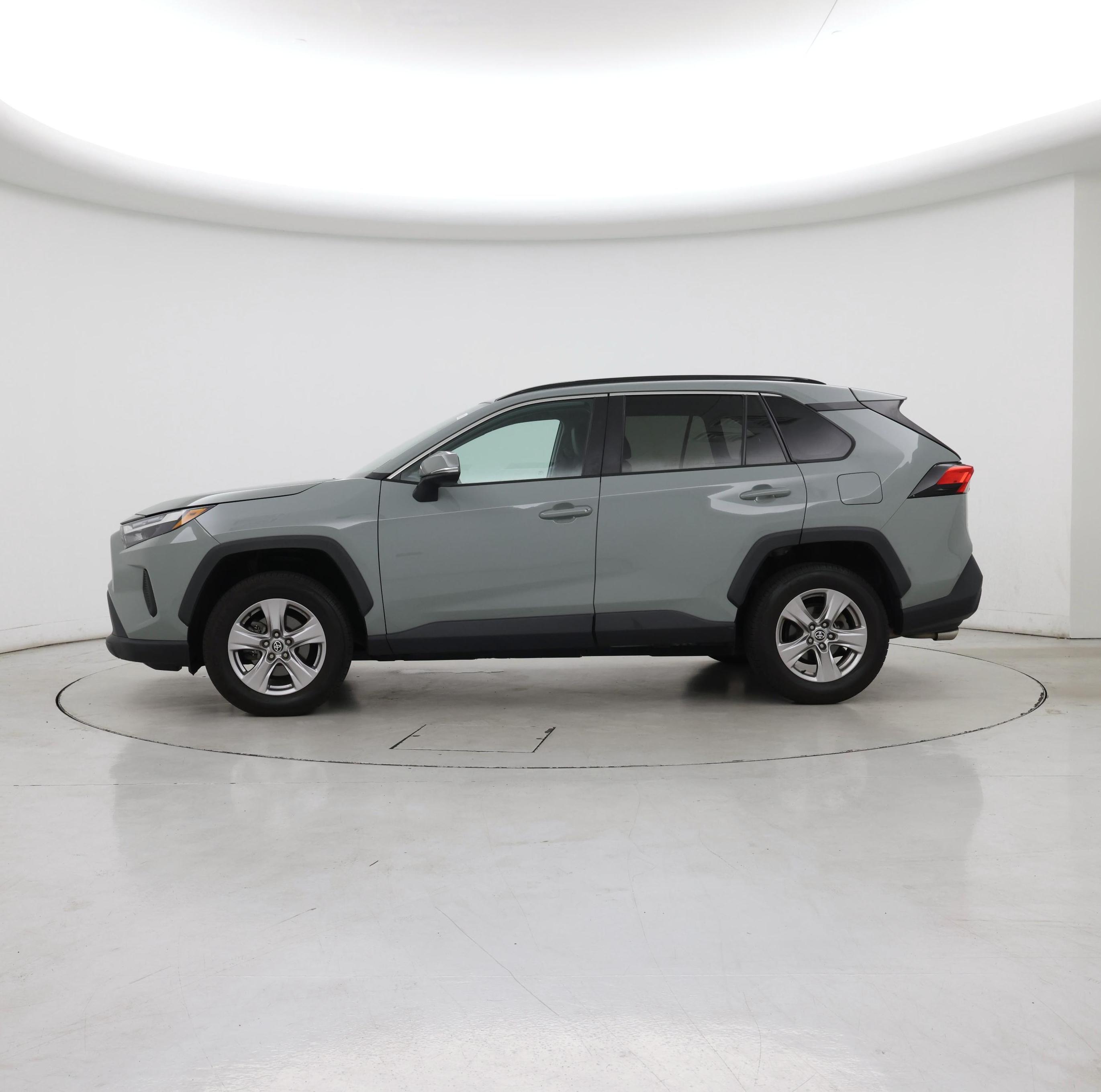 Thumbnail: 2022 Toyota RAV4 - 3