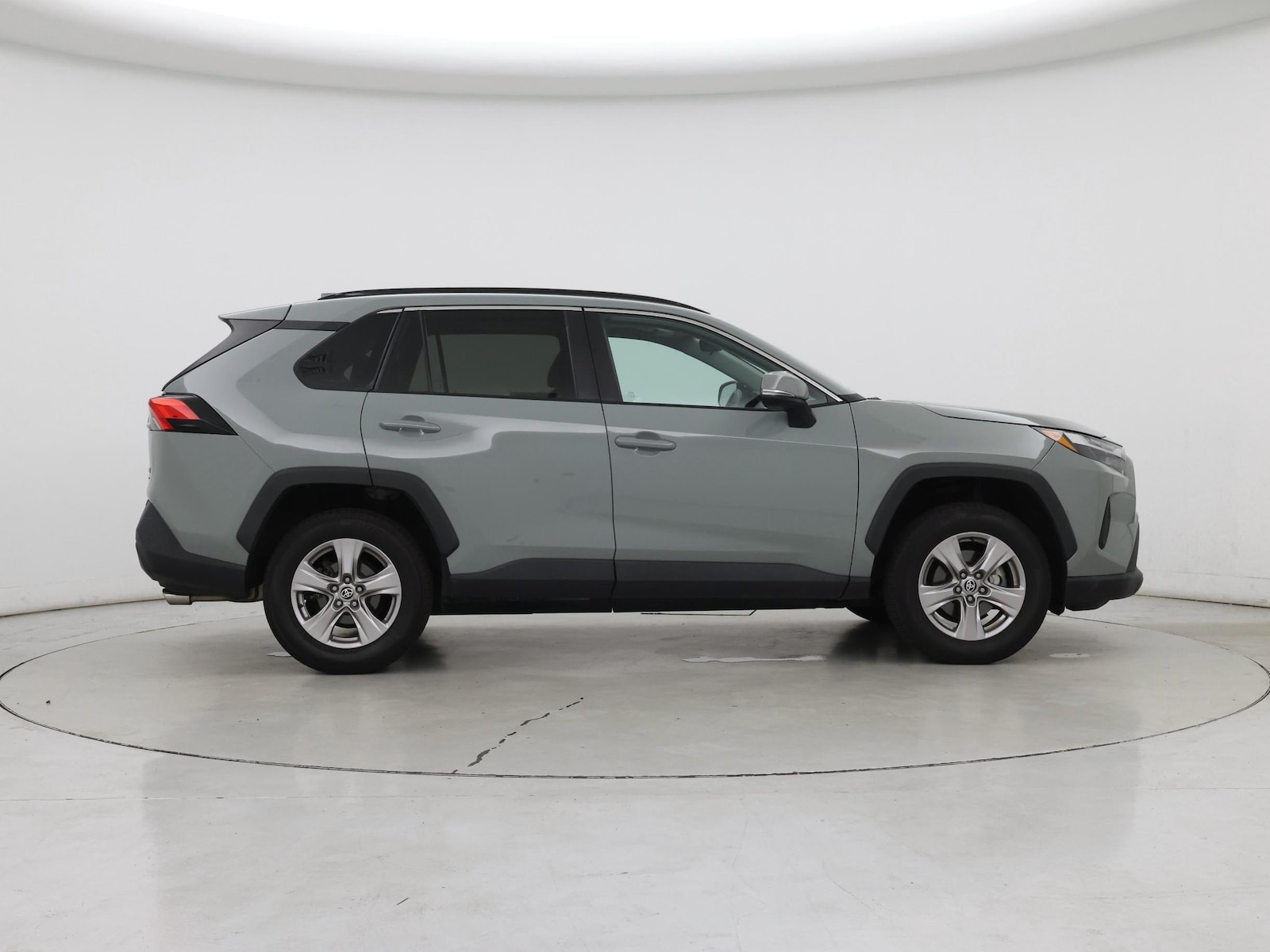 2022 Toyota RAV4 XLE - Photo 8