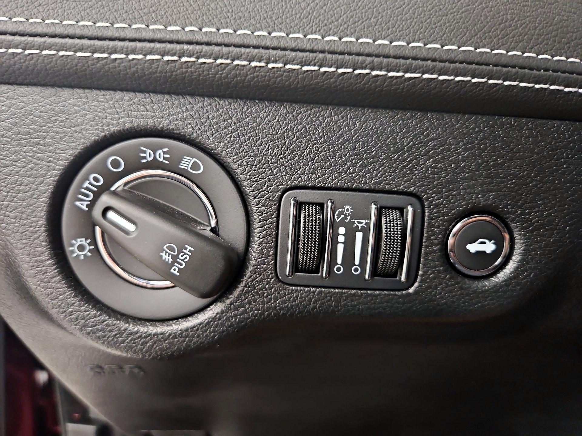 Thumbnail: 2023 Chrysler 300 - 13