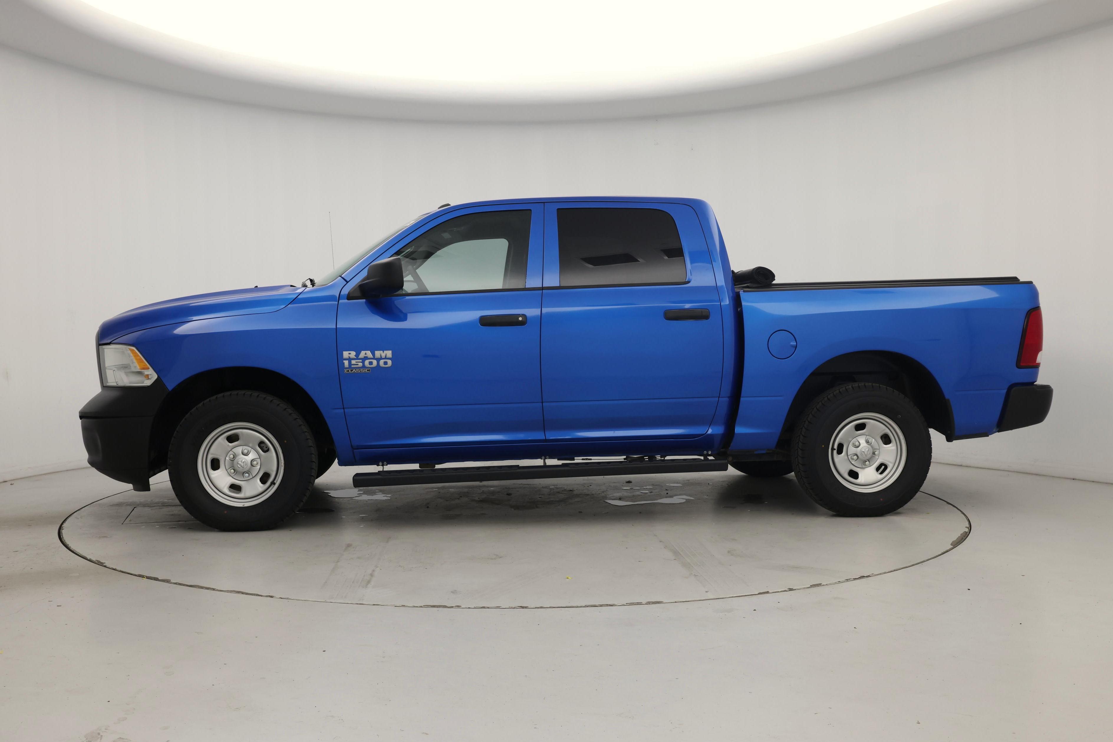 Thumbnail: 2021 RAM 1500 Classic - 3