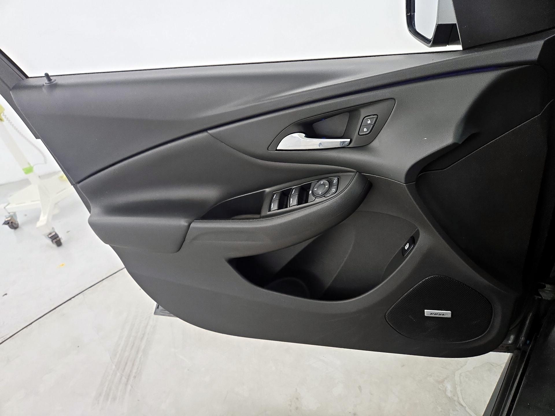 Thumbnail: 2017 Chevrolet Volt - 12