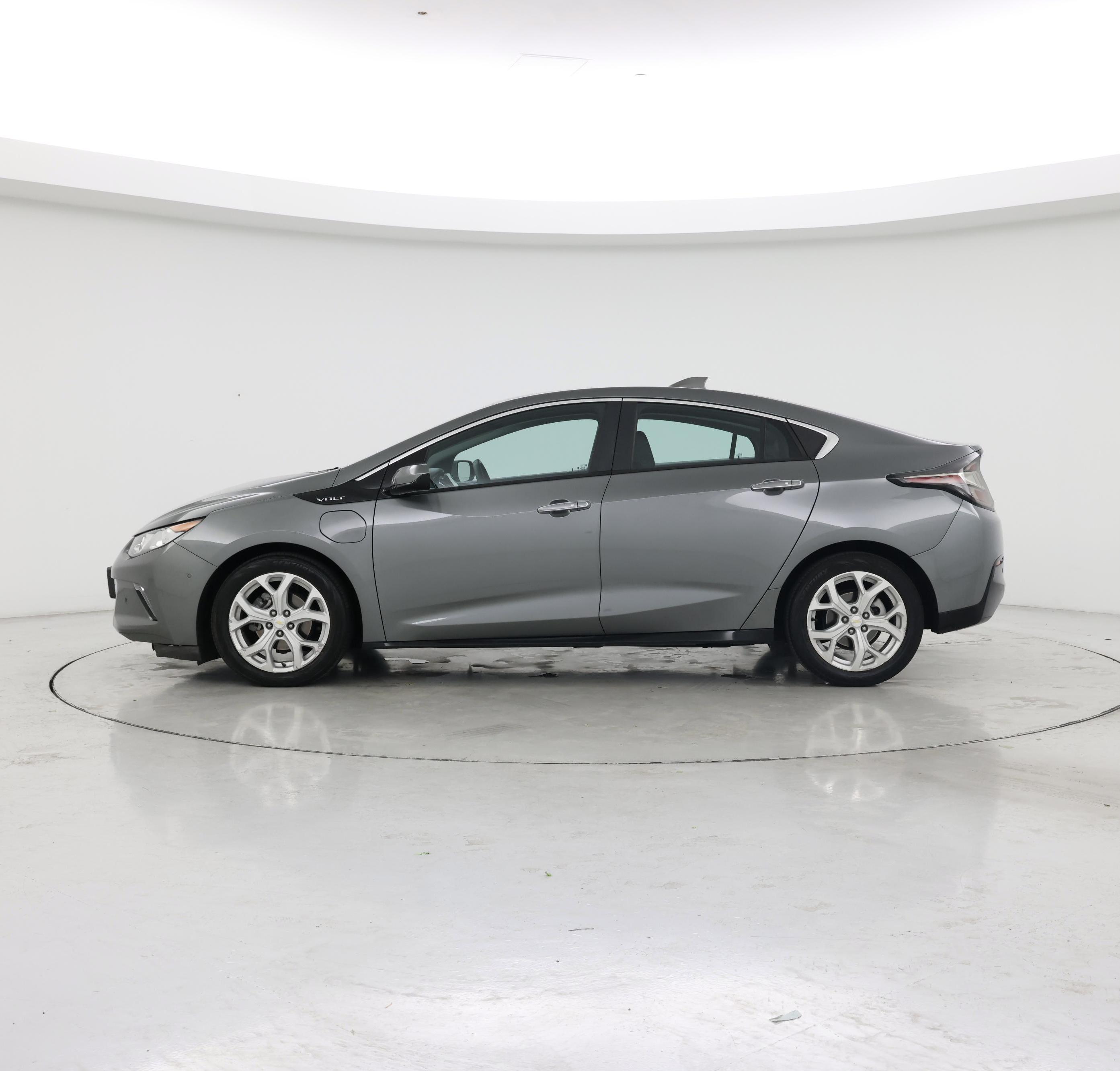 Thumbnail: 2017 Chevrolet Volt - 3