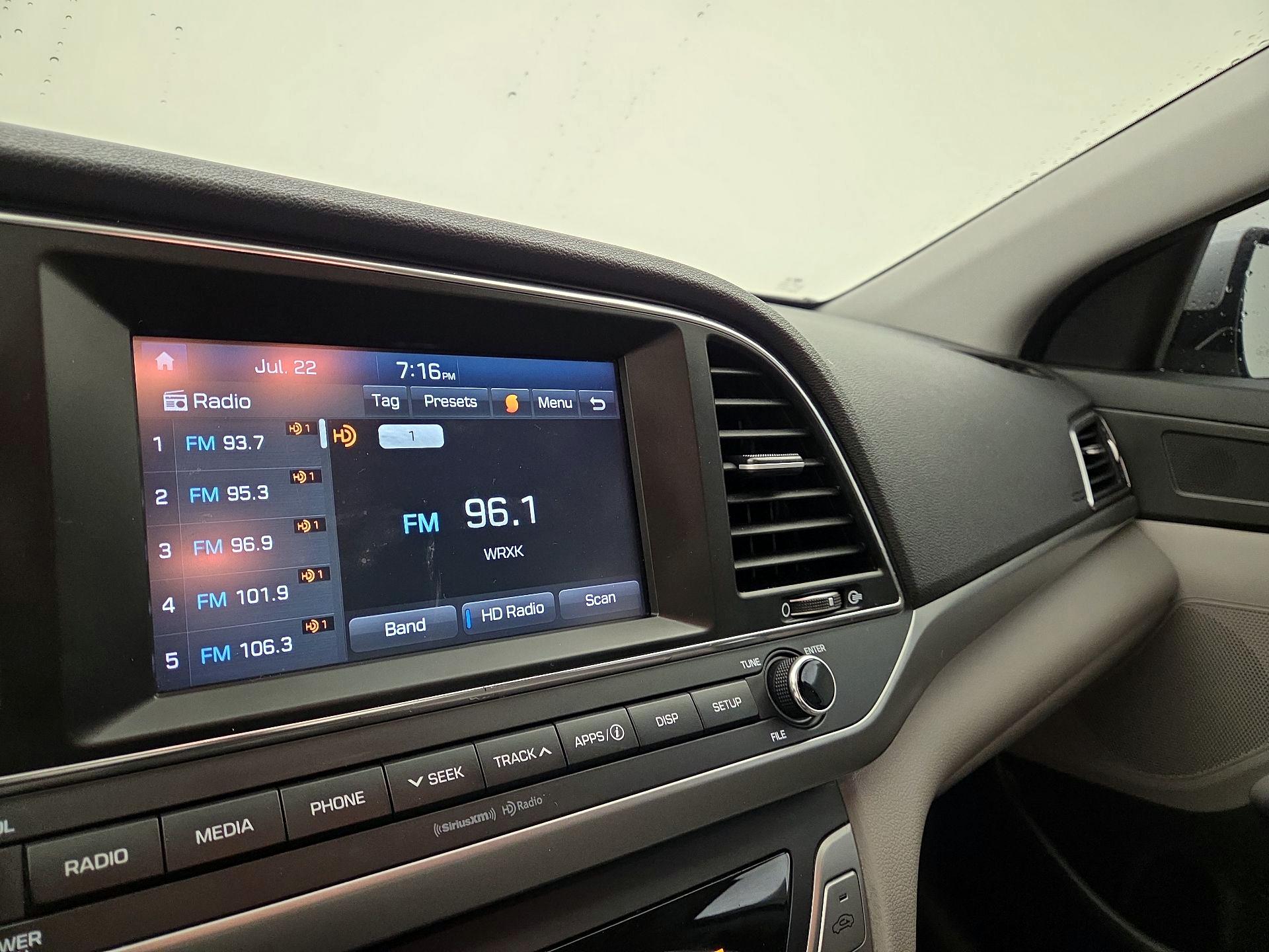 Thumbnail: 2017 Hyundai Elantra - 15