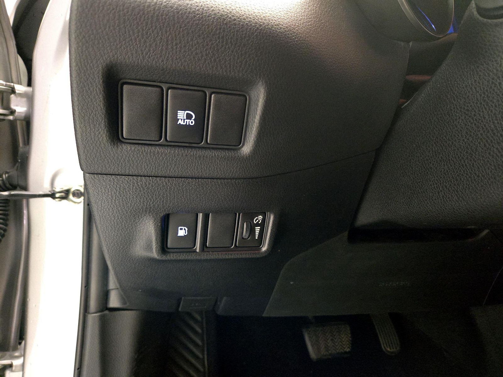 2018 Toyota C-HR XLE - Photo 12