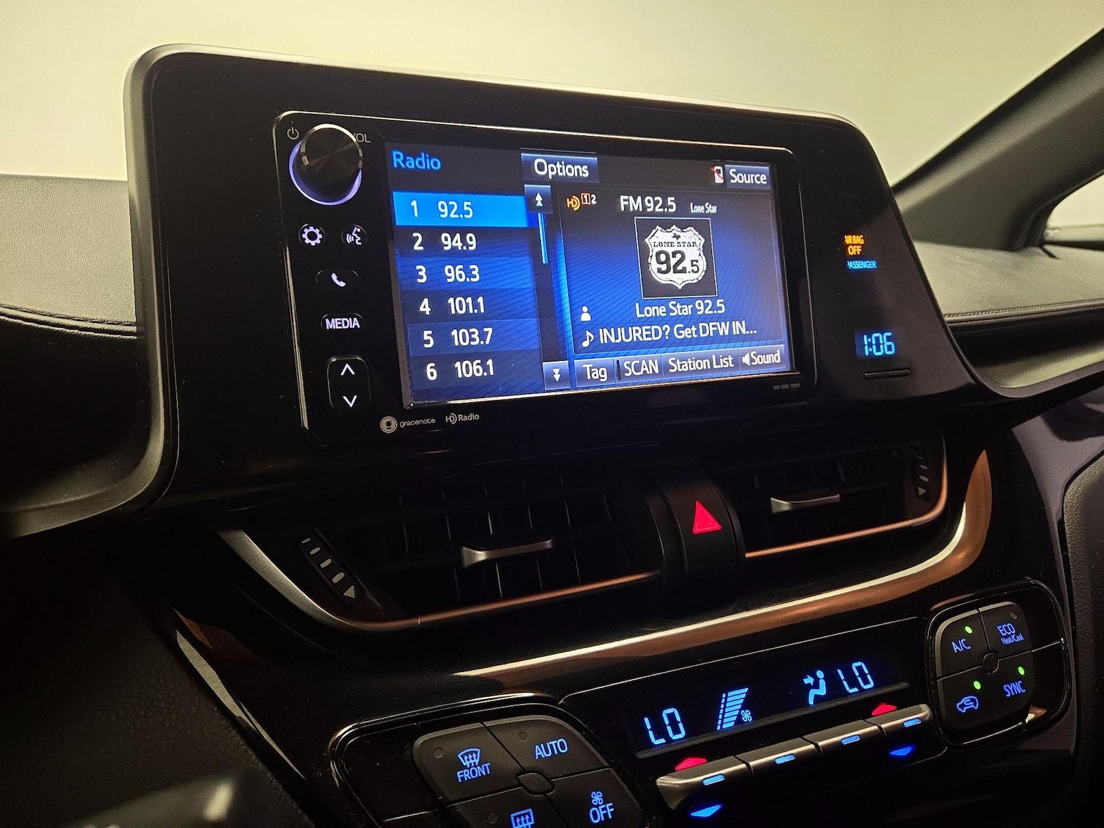 2018 Toyota C-HR XLE - Photo 13