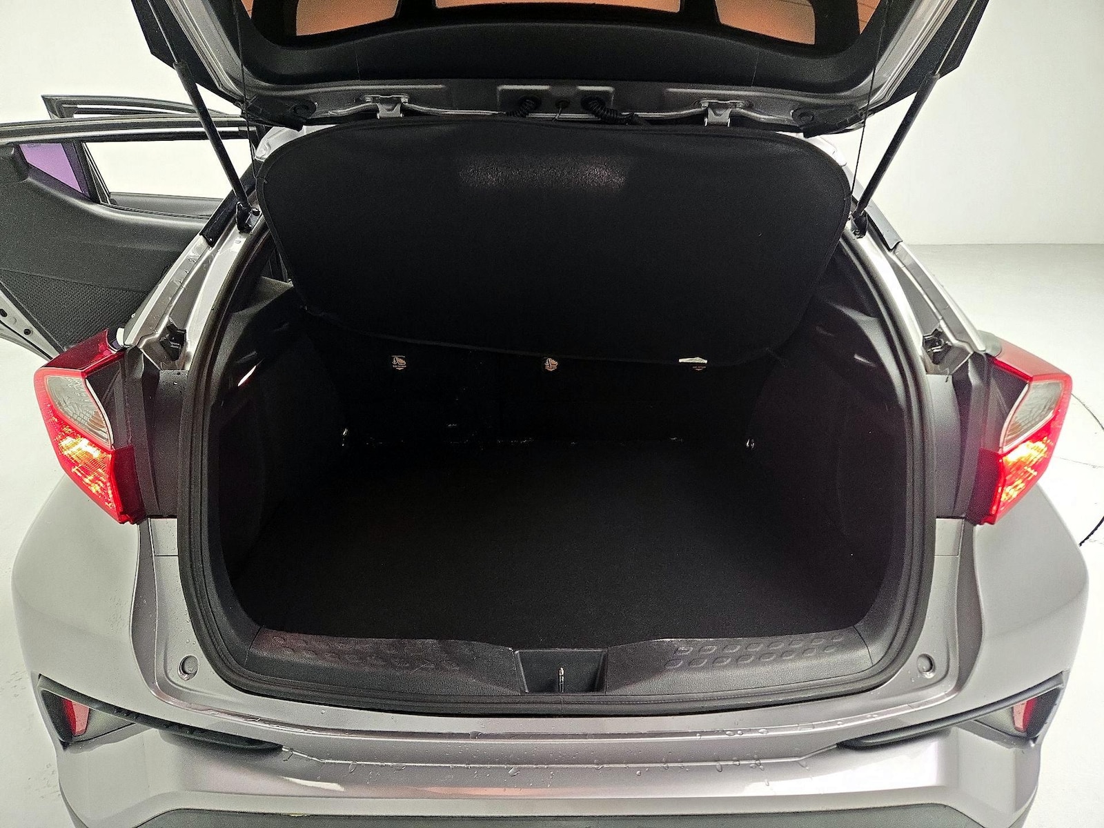 2018 Toyota C-HR XLE - Photo 18