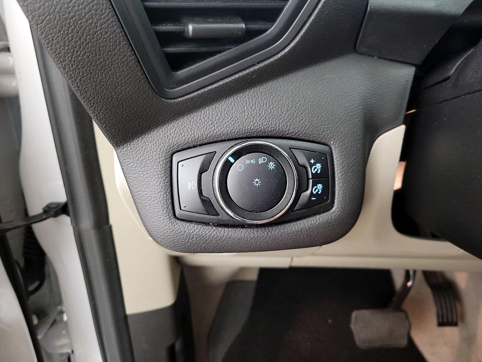 2015 Ford Escape SE - Photo 14