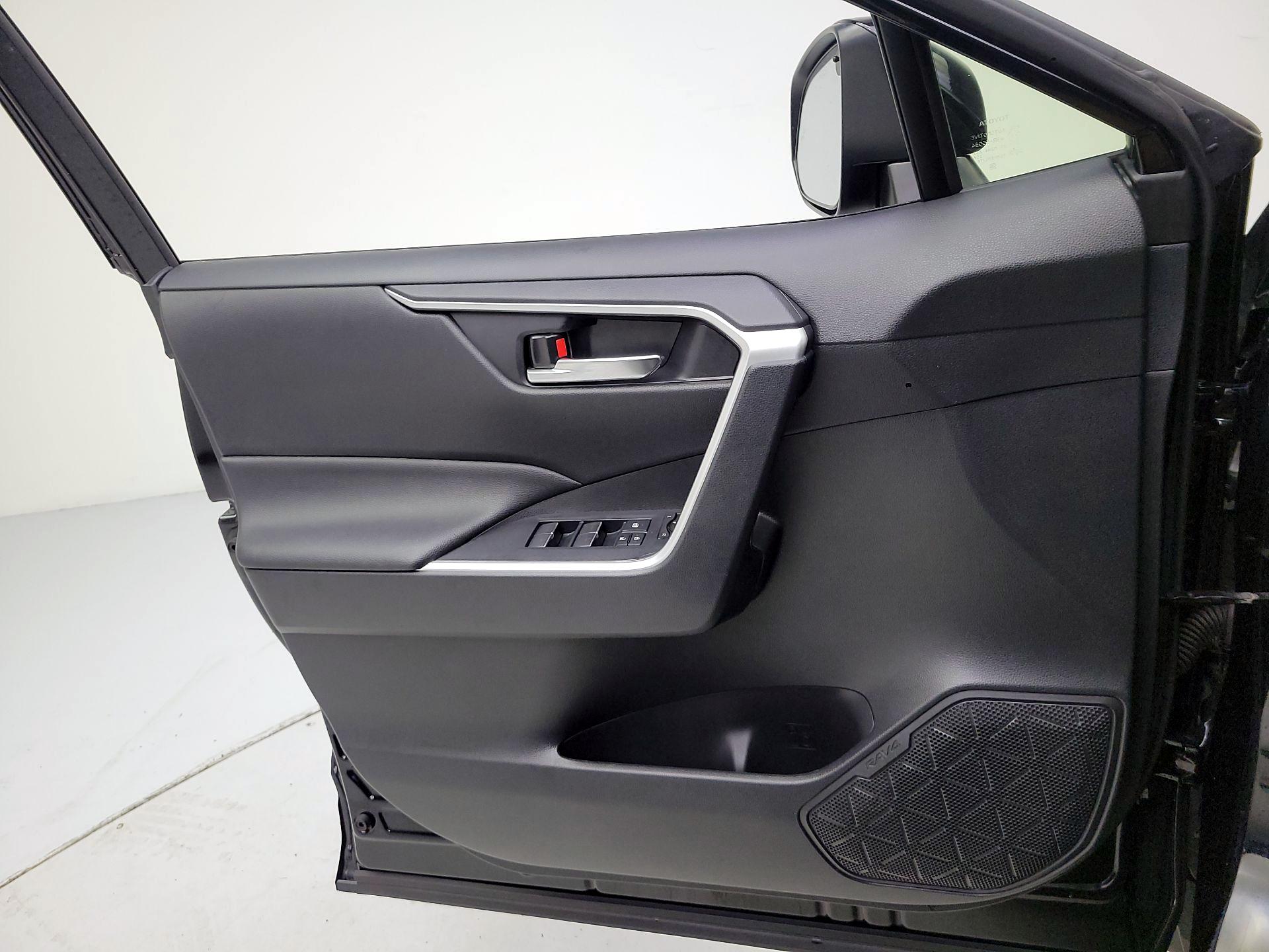 Thumbnail: 2022 Toyota RAV4 - 12