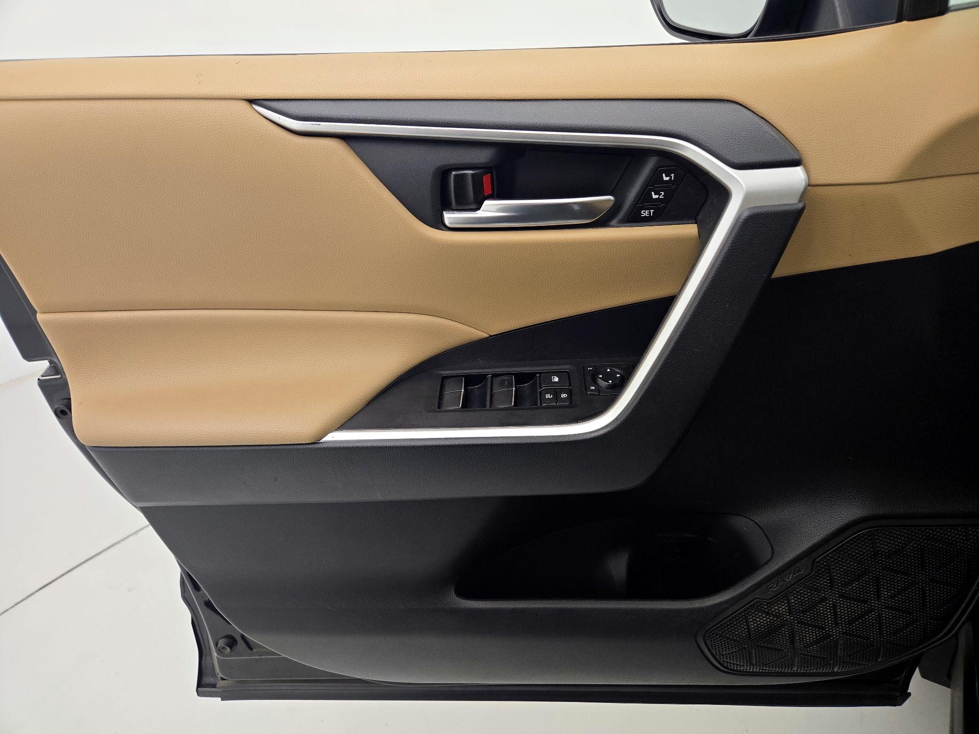 Thumbnail: 2021 Toyota RAV4 - 12