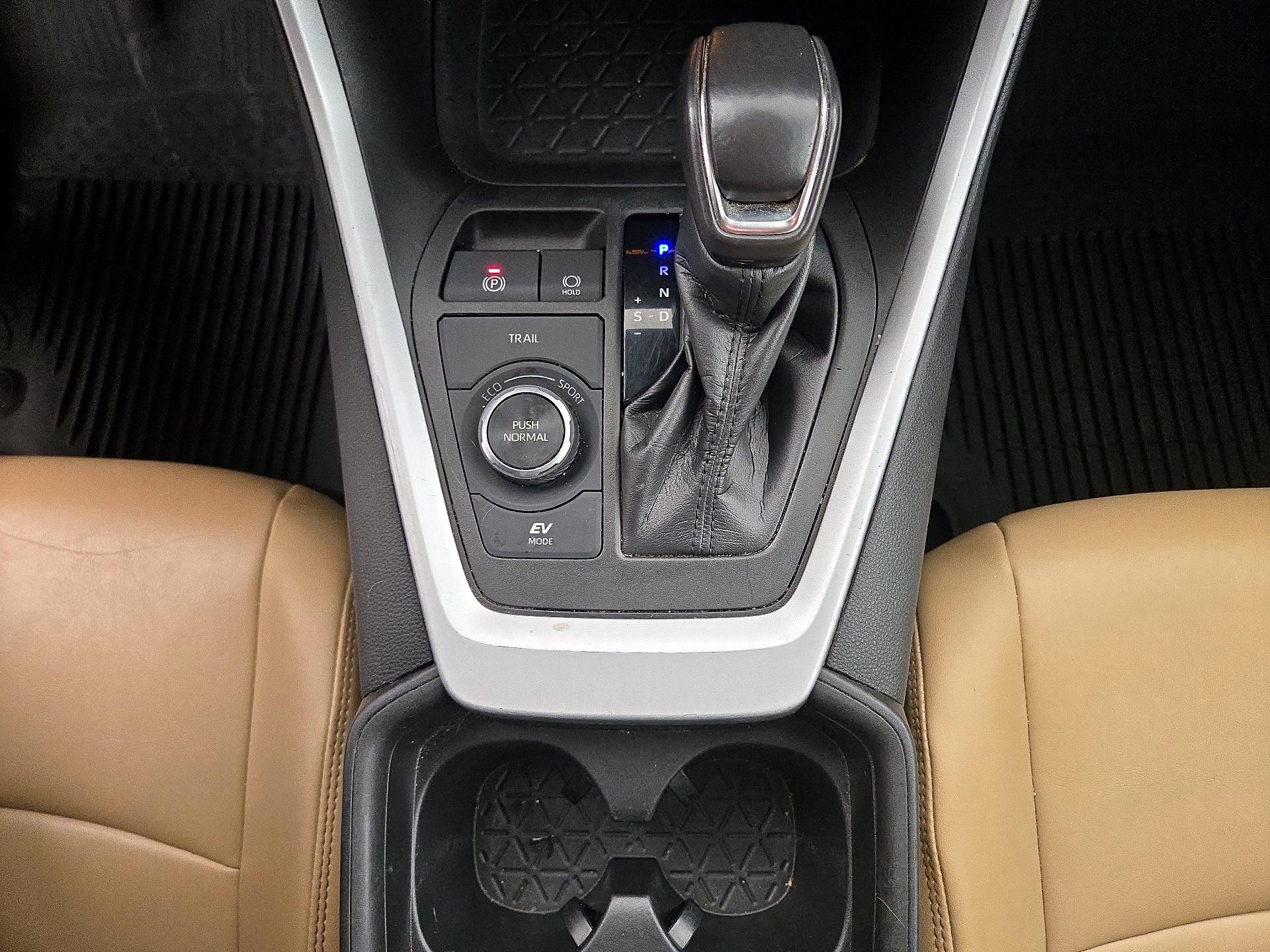 Thumbnail: 2021 Toyota RAV4 - 17