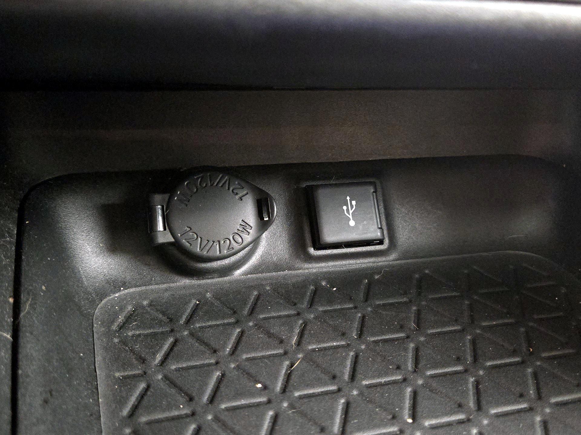 Thumbnail: 2021 Toyota RAV4 - 18