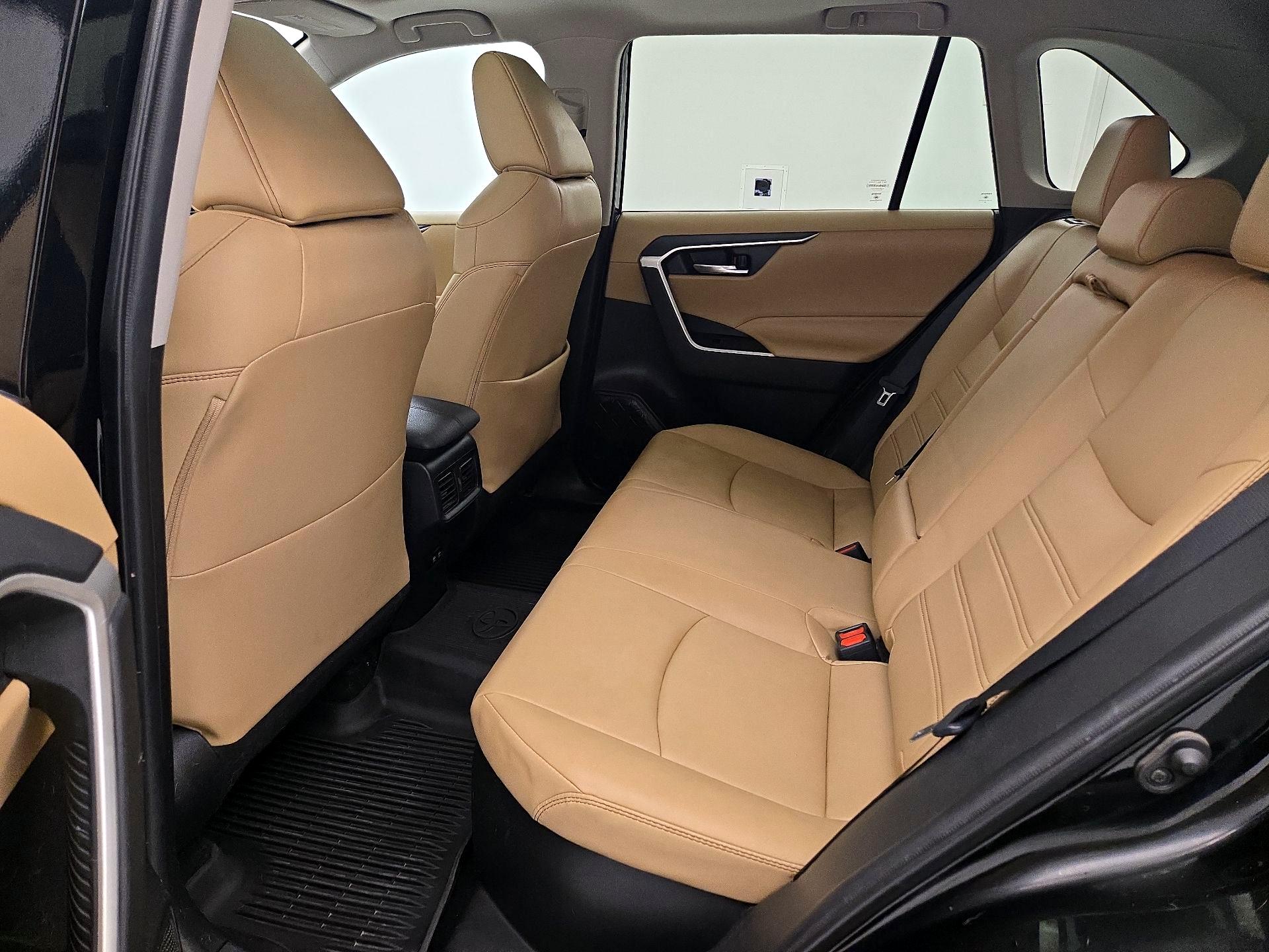 Thumbnail: 2021 Toyota RAV4 - 20