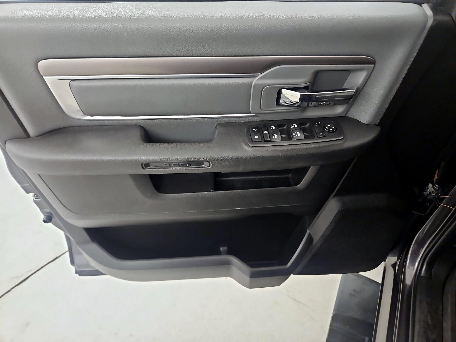 Thumbnail: 2021 RAM 1500 Classic - 12
