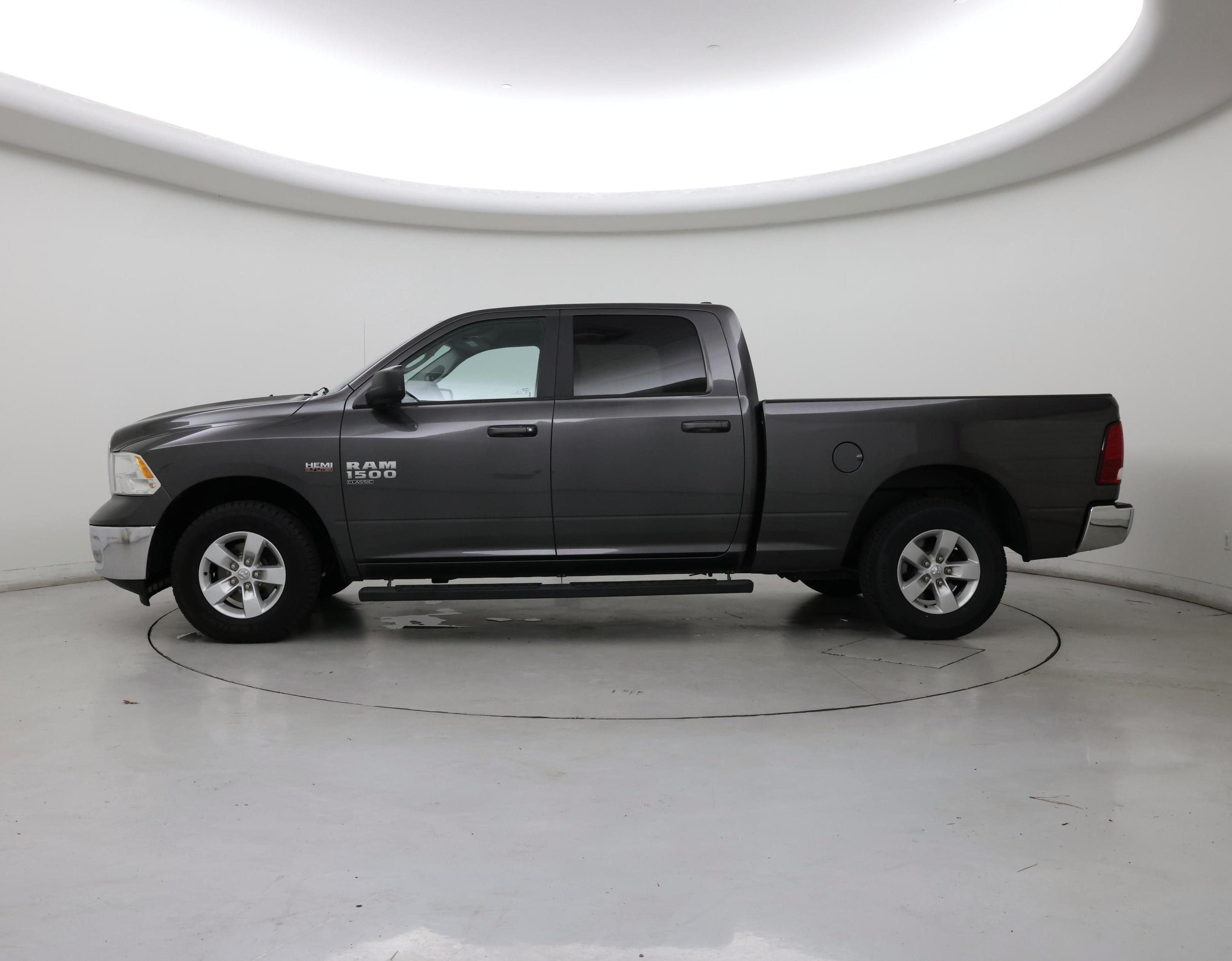 Thumbnail: 2021 RAM 1500 Classic - 3