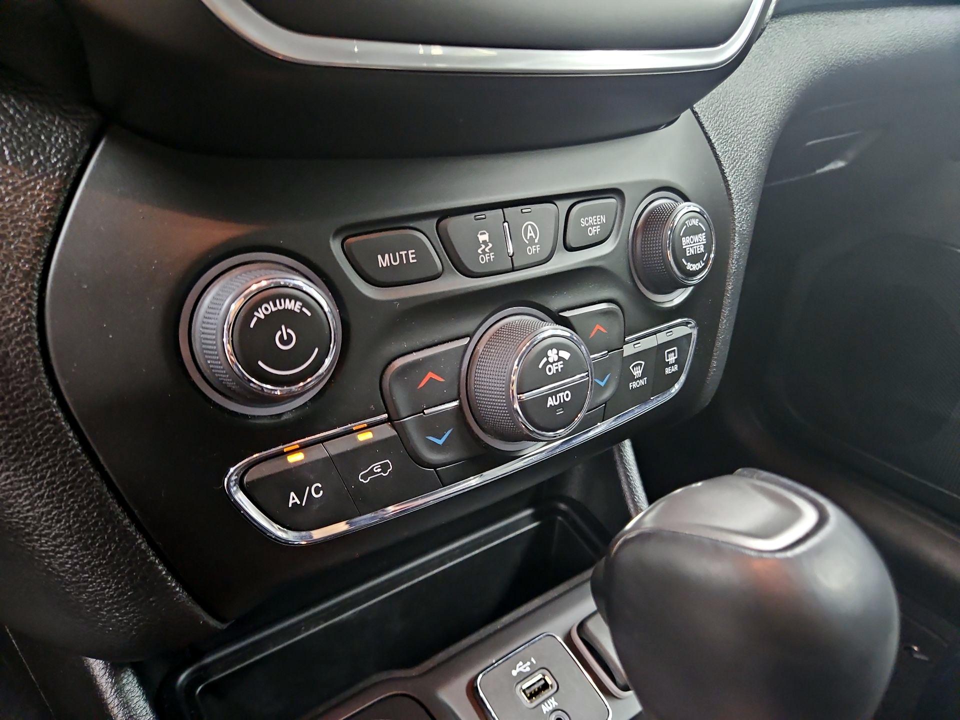 Thumbnail: 2022 Jeep Cherokee - 15