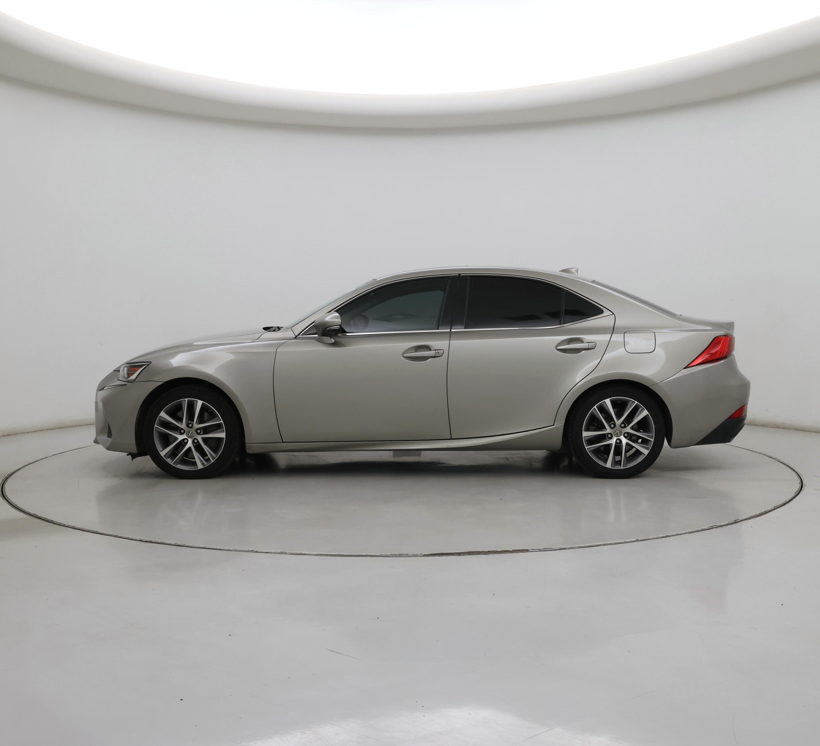 Thumbnail: 2019 Lexus IS - 3