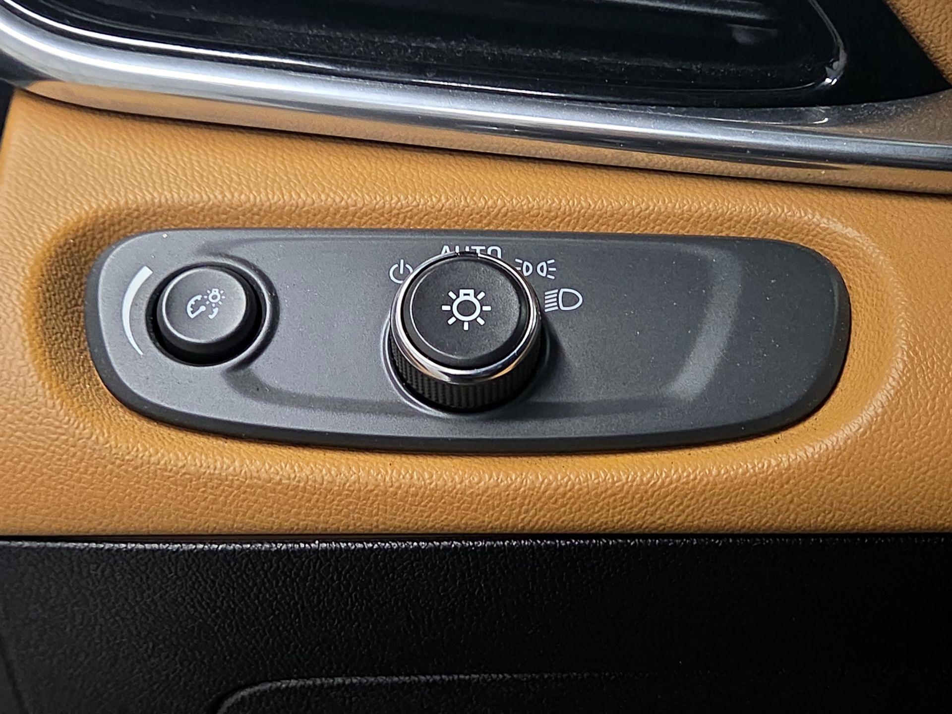 Thumbnail: 2017 Chevrolet Volt - 13
