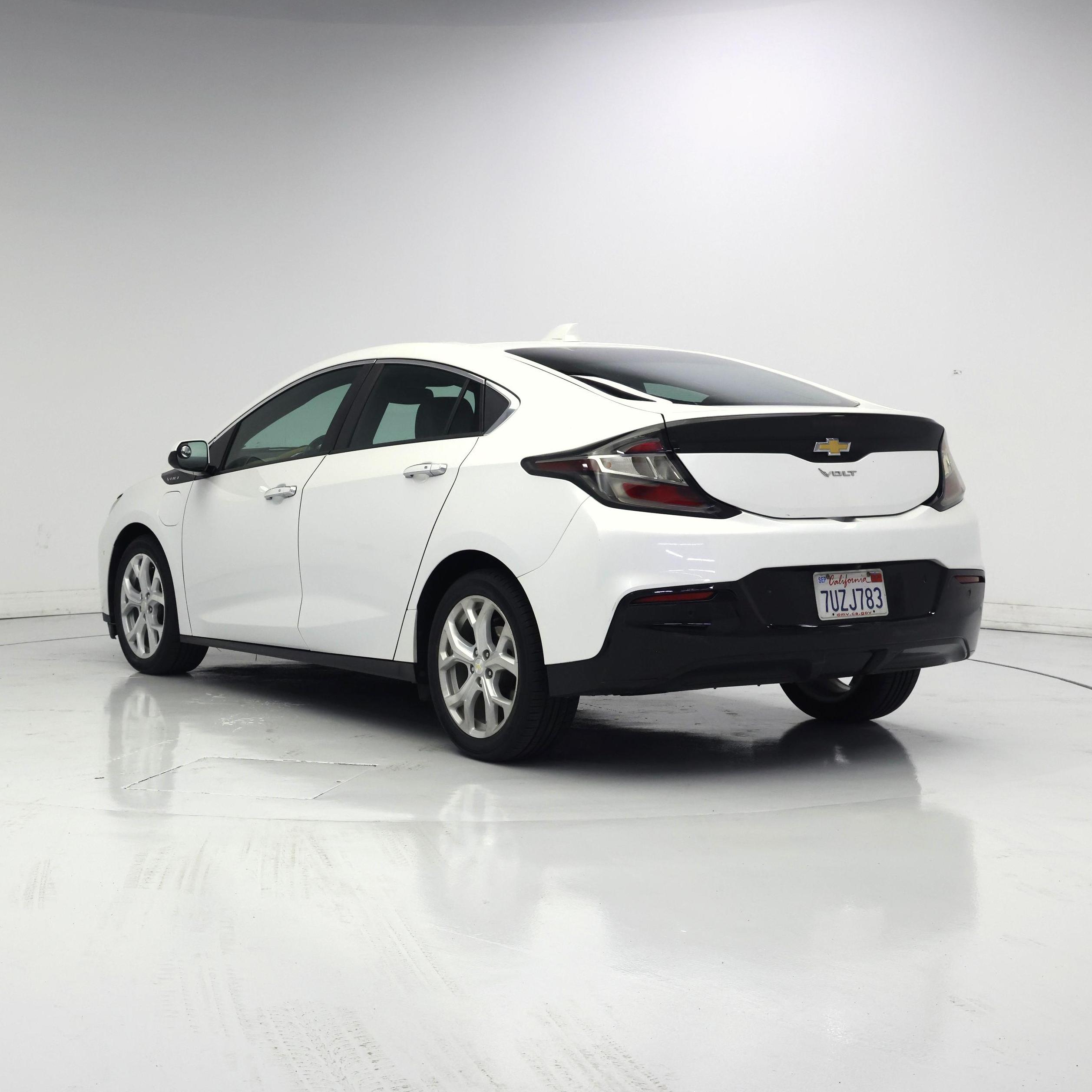 Thumbnail: 2017 Chevrolet Volt - 2