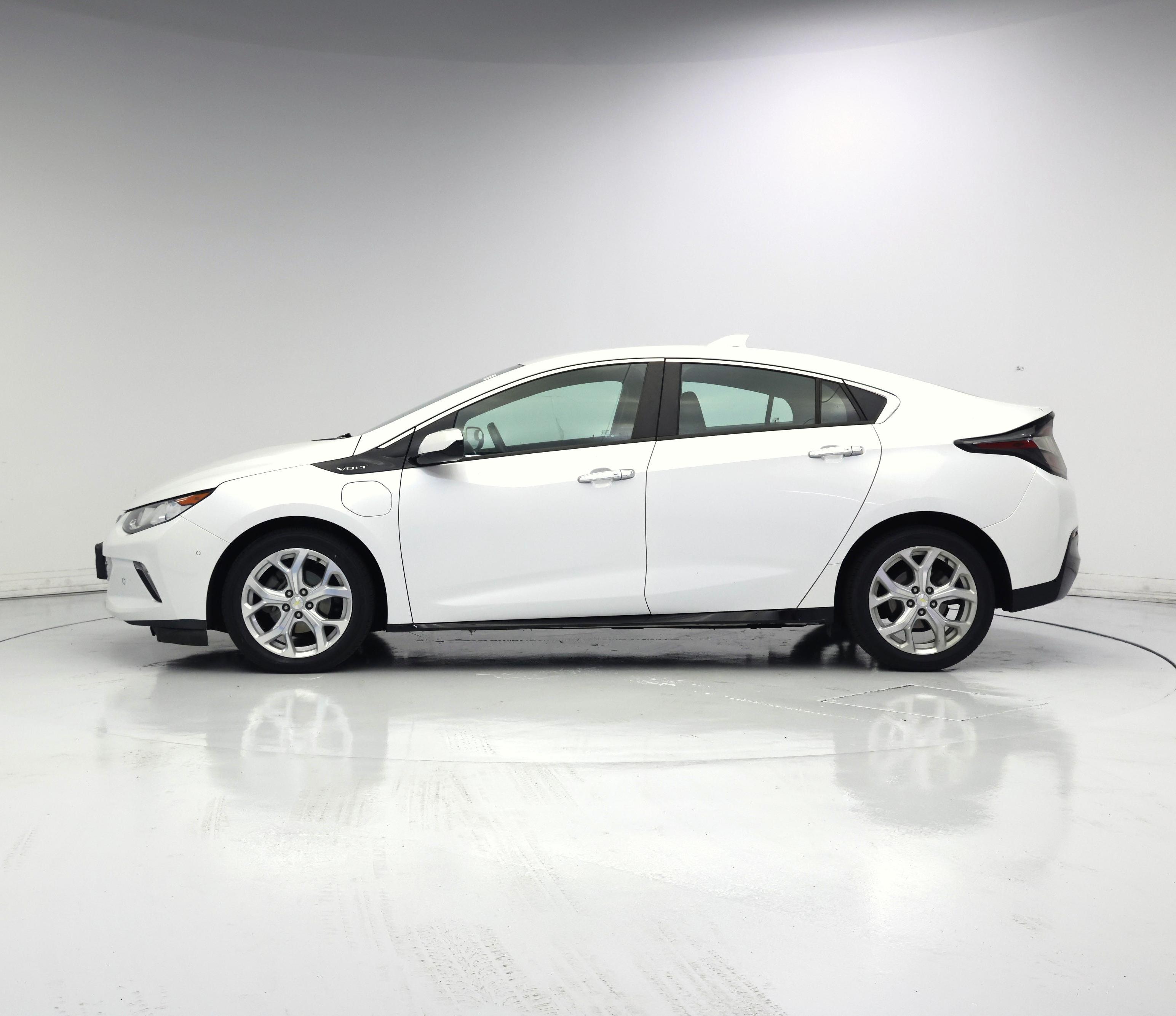 Thumbnail: 2017 Chevrolet Volt - 3