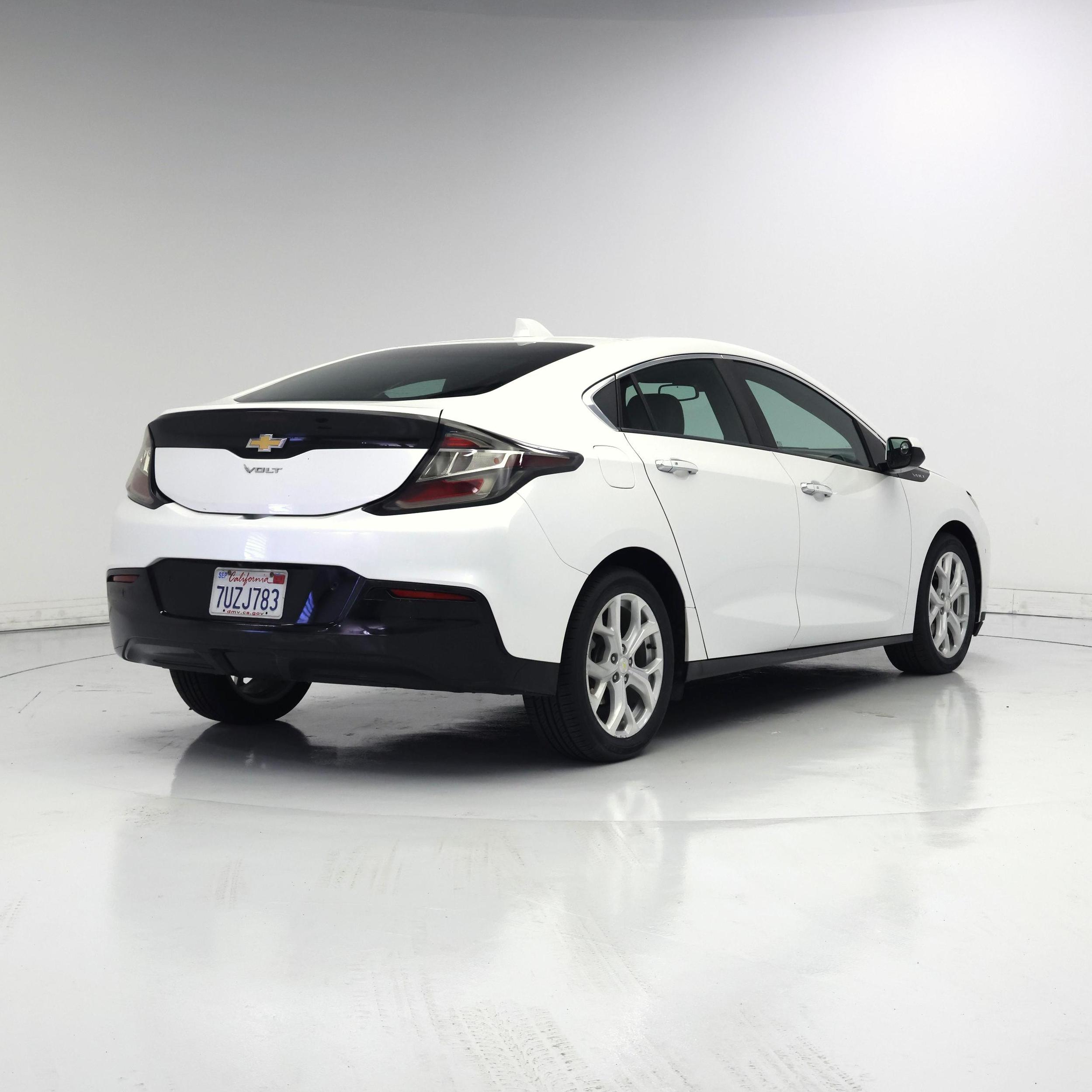 Thumbnail: 2017 Chevrolet Volt - 8