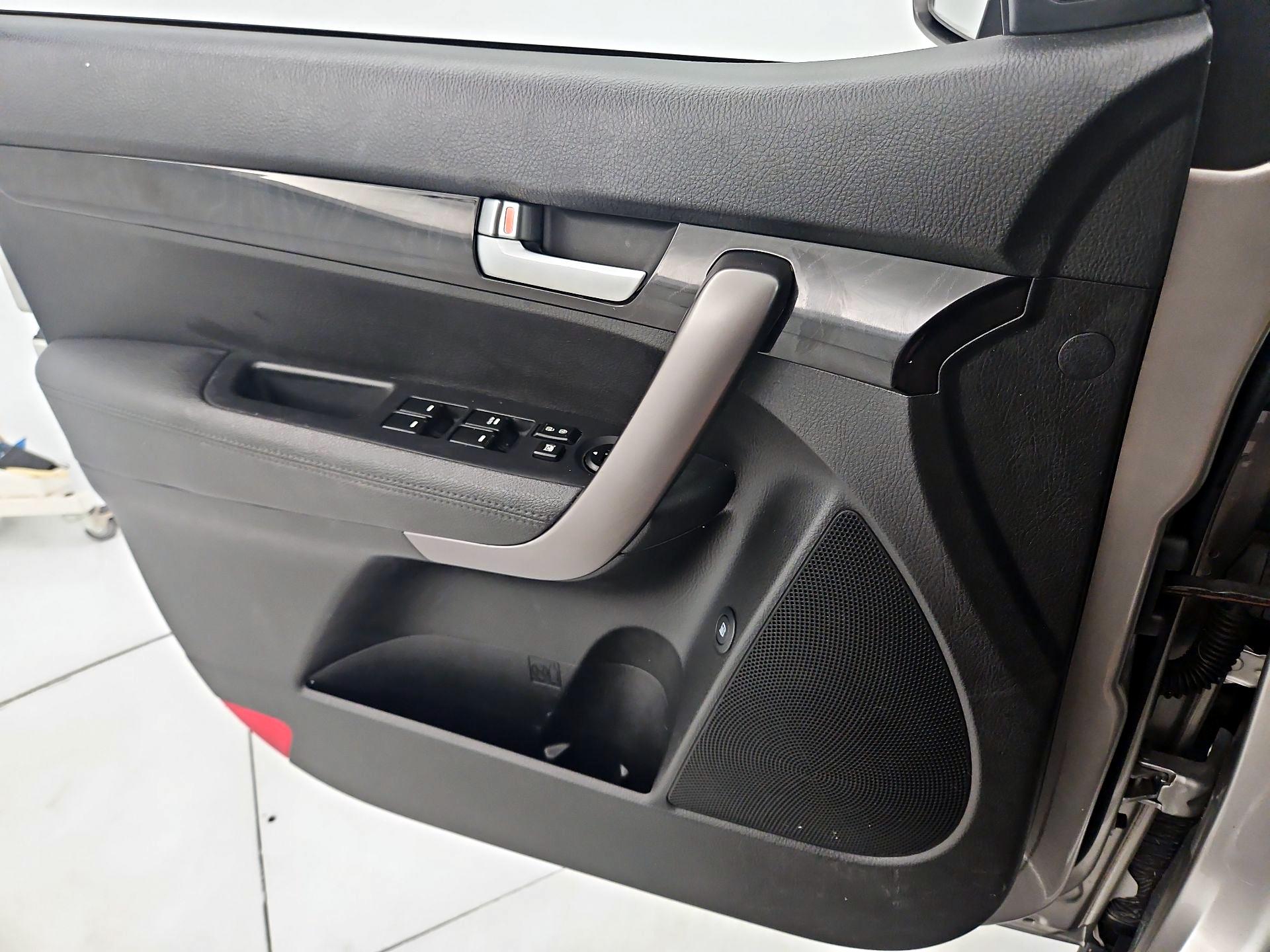 Thumbnail: 2015 Kia Sorento - 12