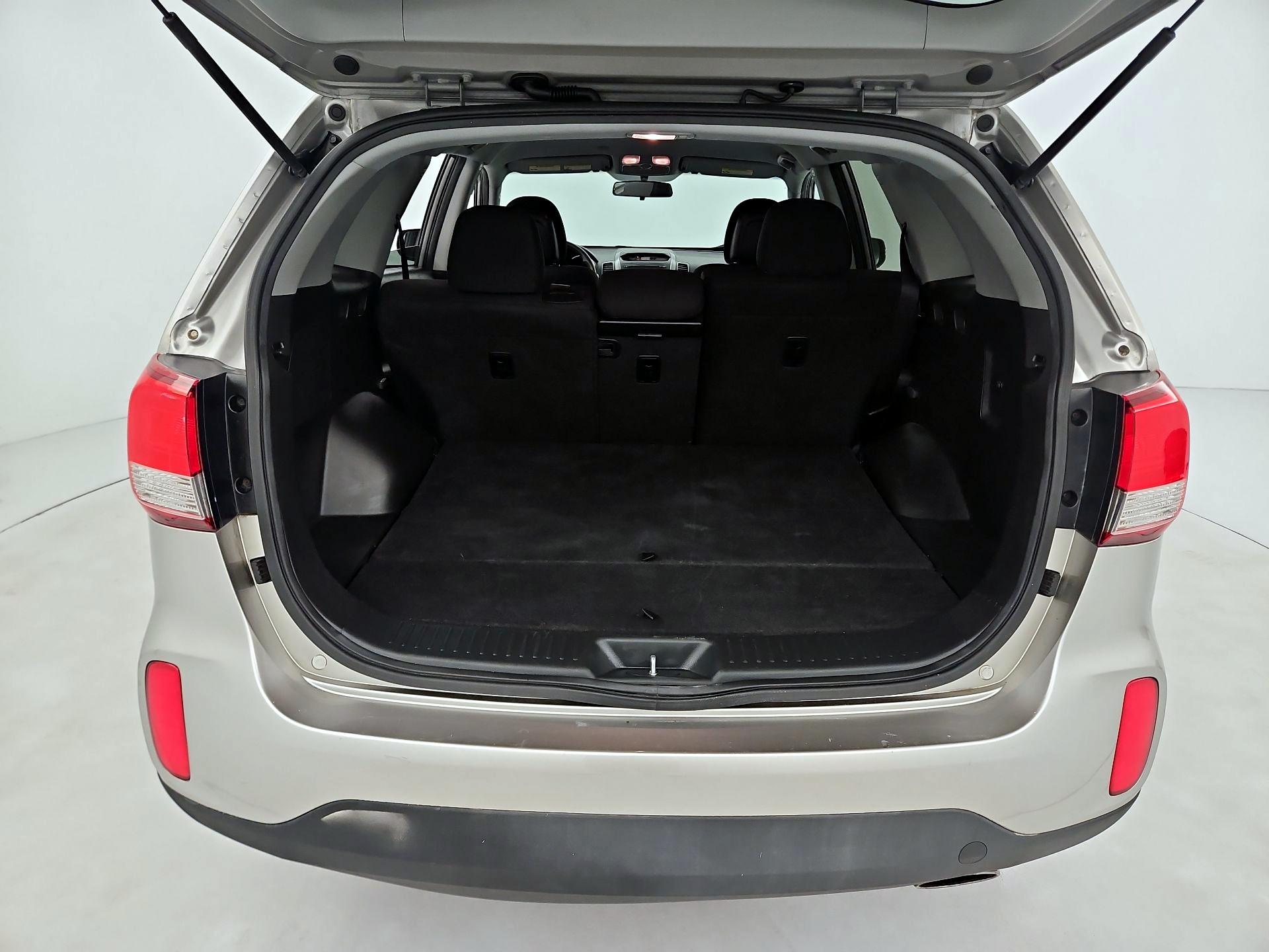 Thumbnail: 2015 Kia Sorento - 18