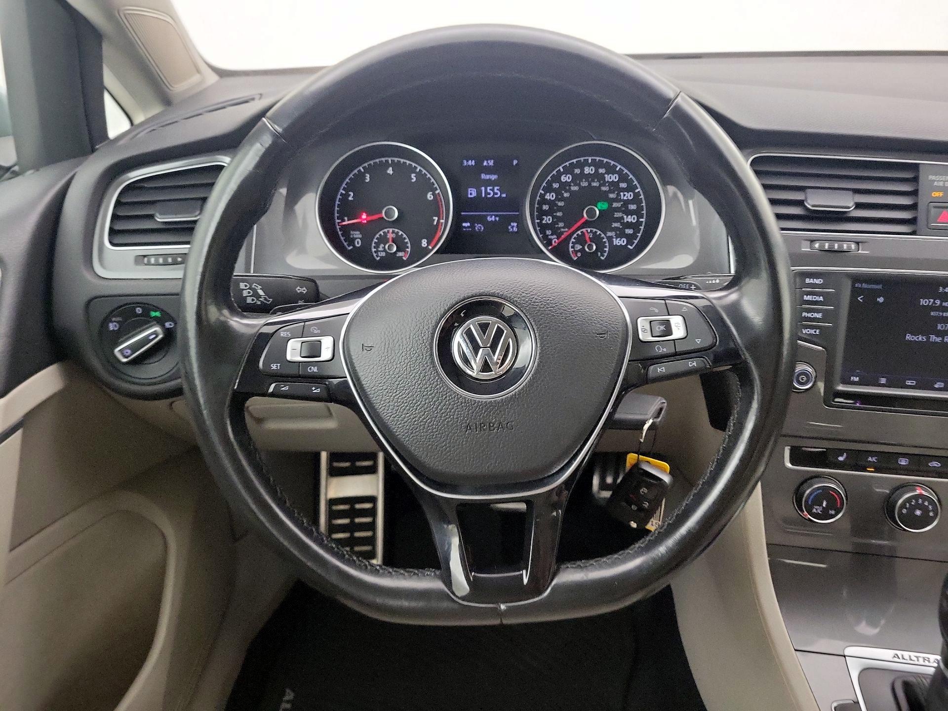 Thumbnail: 2017 Volkswagen Golf - 10