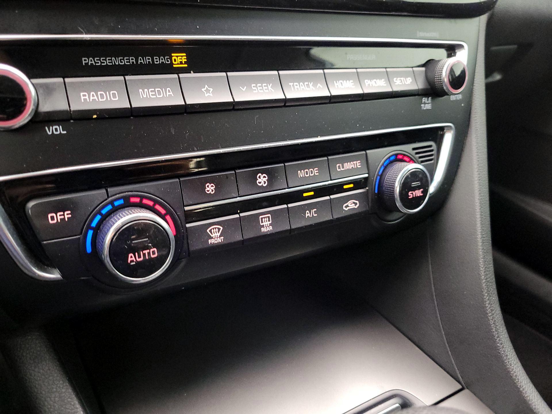 Thumbnail: 2019 Kia Optima - 16