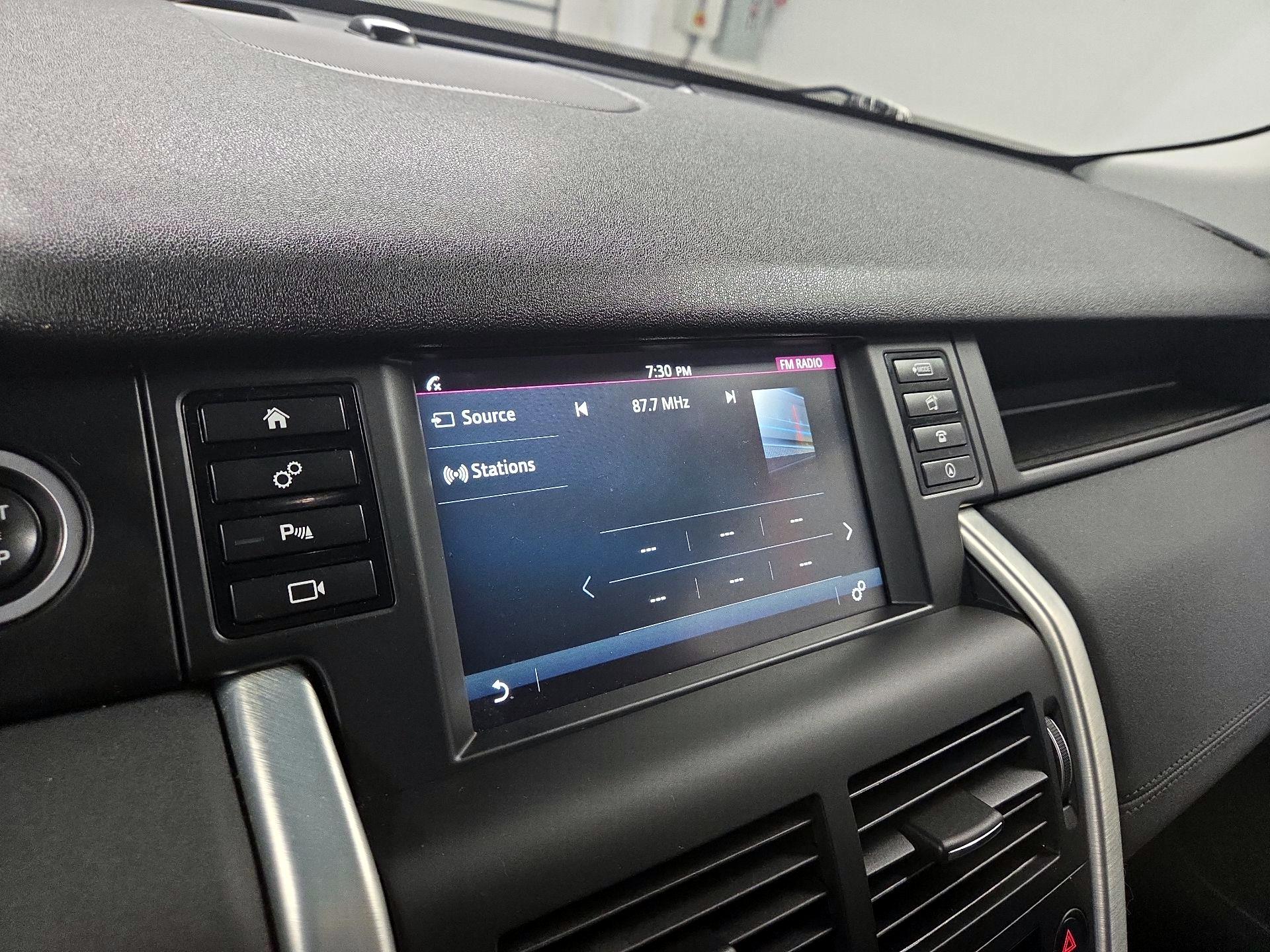 Thumbnail: 2018 Land Rover Discovery Sport - 13