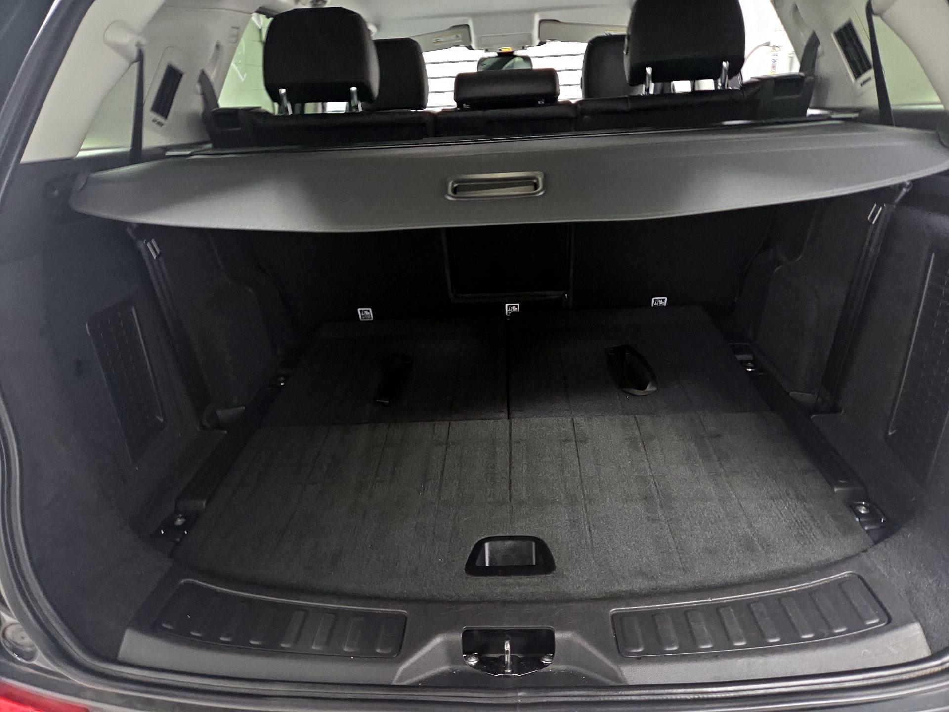 Thumbnail: 2018 Land Rover Discovery Sport - 16