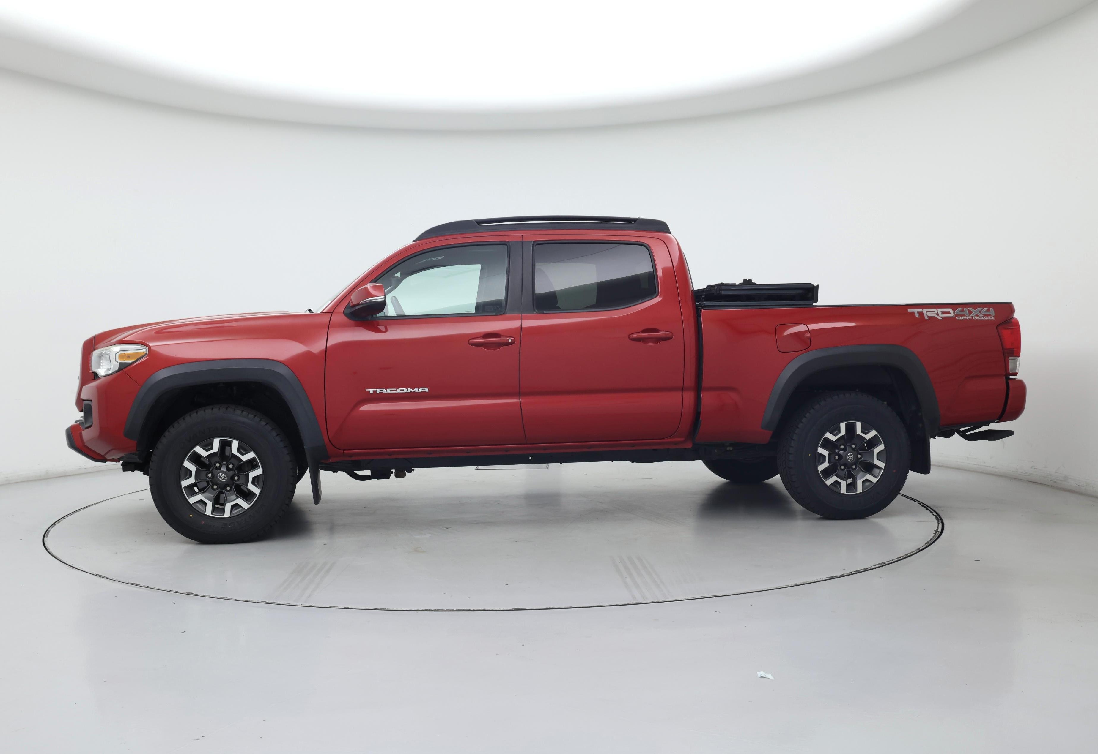 Thumbnail: 2017 Toyota Tacoma - 3