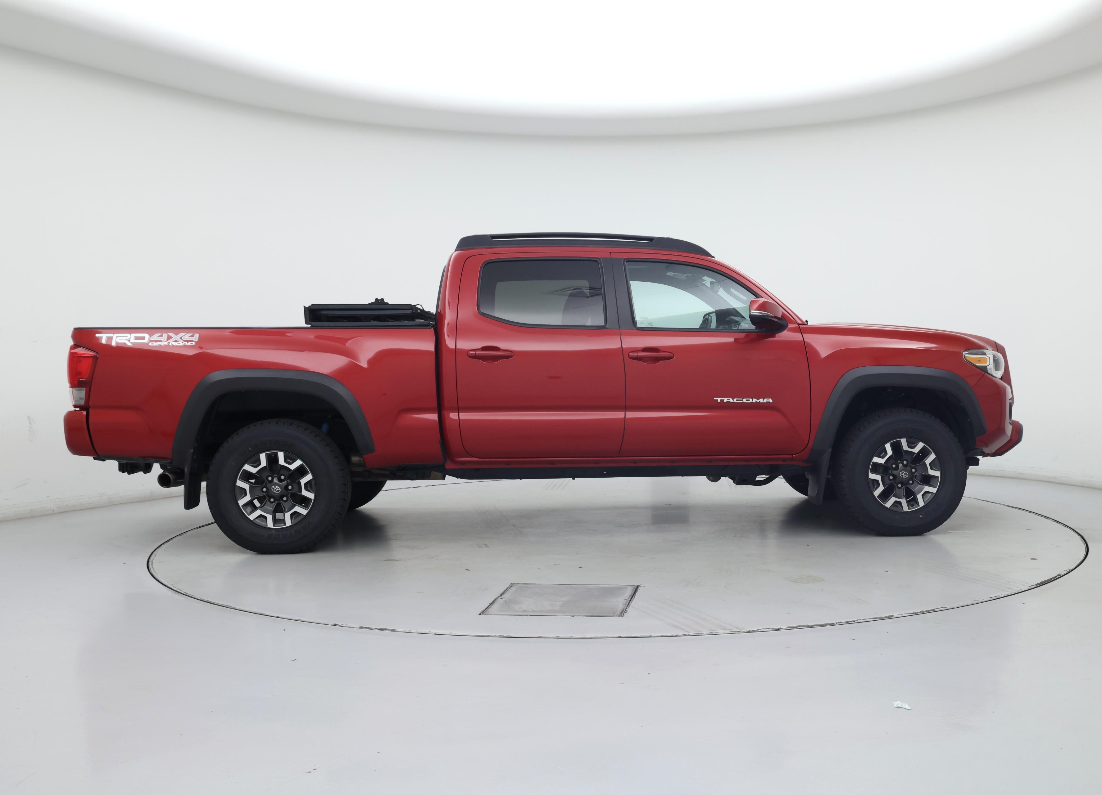 Thumbnail: 2017 Toyota Tacoma - 7