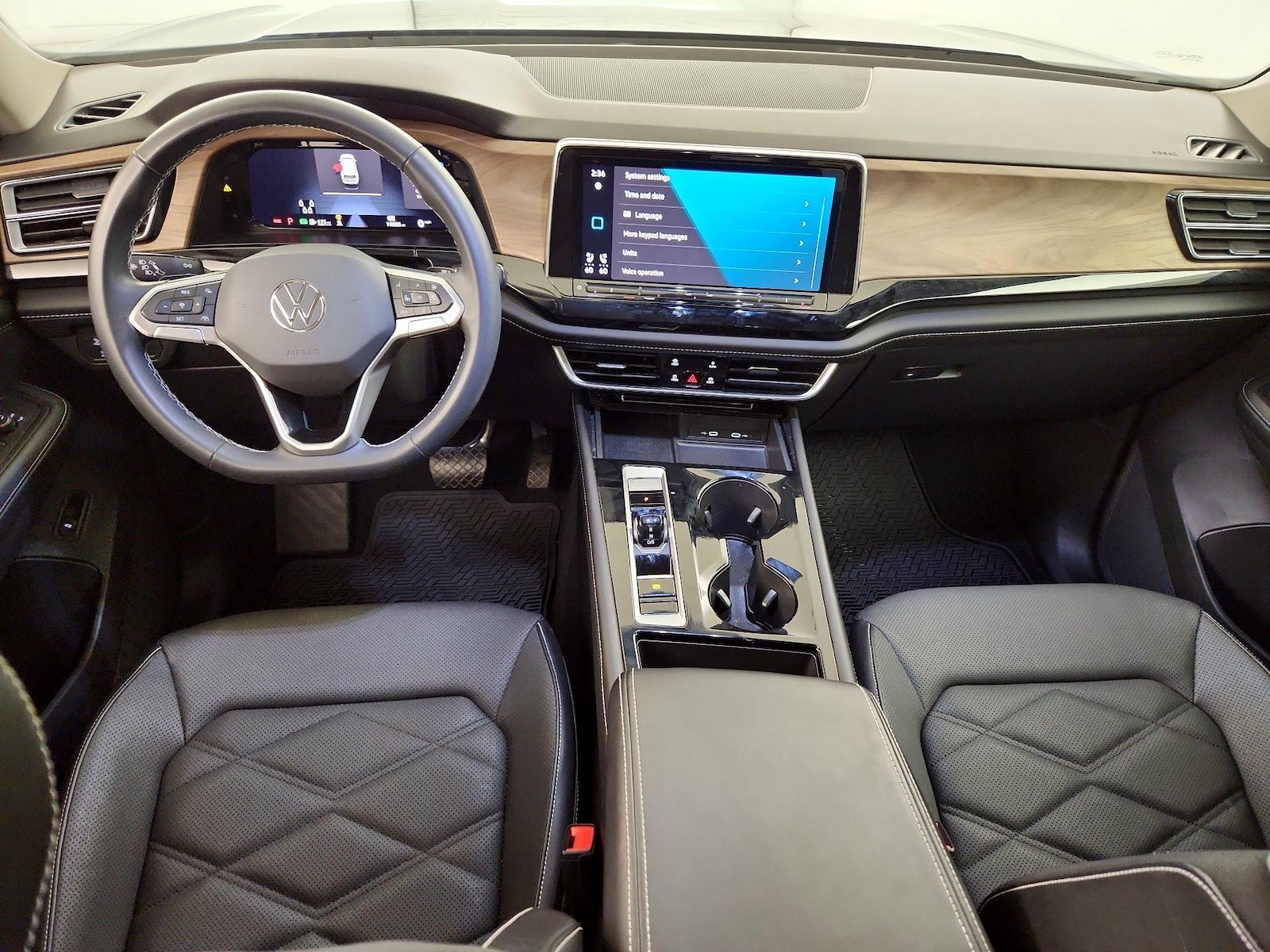 2024 Volkswagen Atlas SE w/Tech - Photo 10