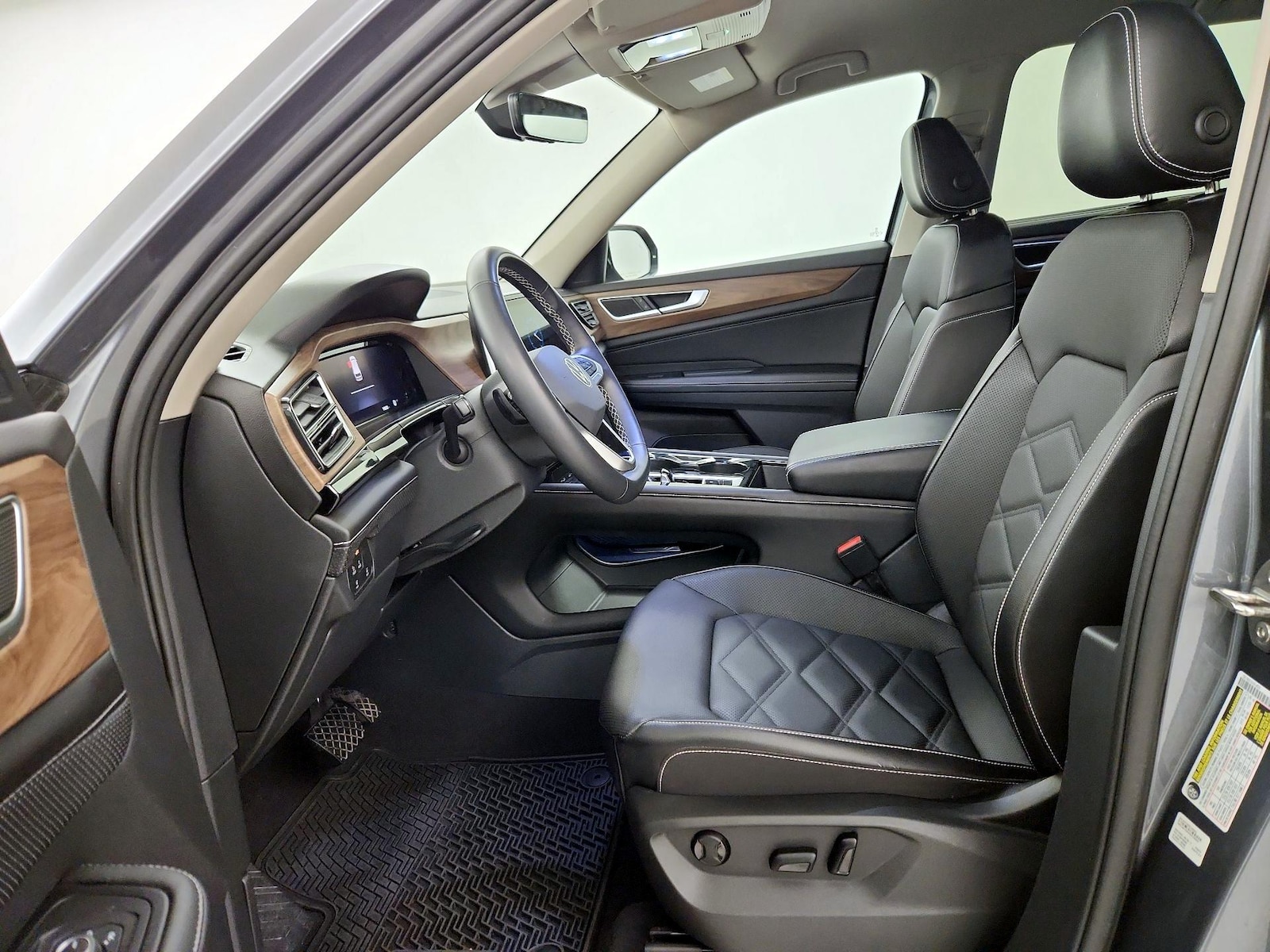 2024 Volkswagen Atlas SE w/Tech - Photo 12