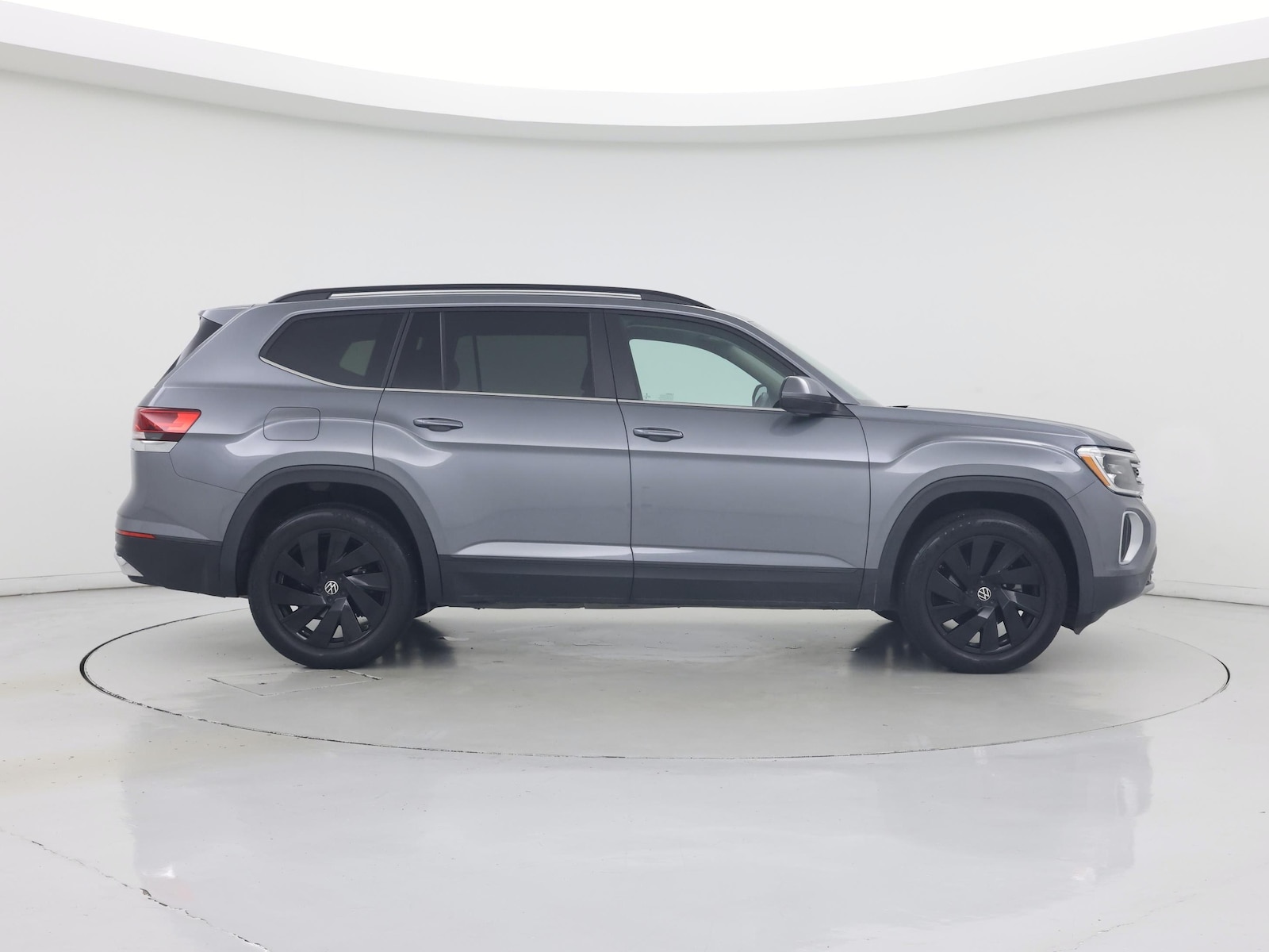 2024 Volkswagen Atlas SE w/Tech - Photo 8