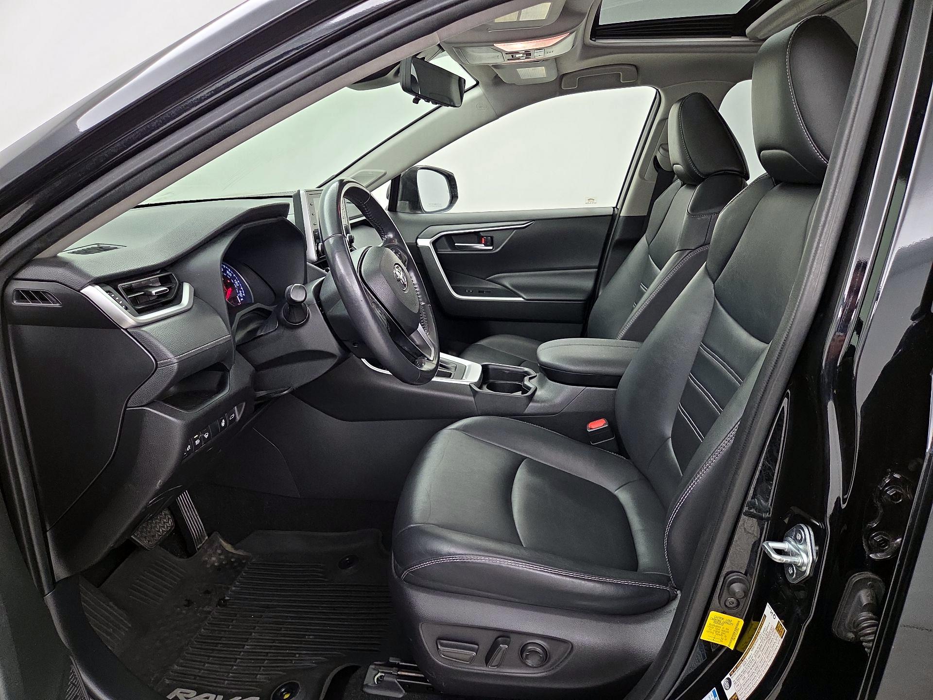 Thumbnail: 2020 Toyota RAV4 - 11