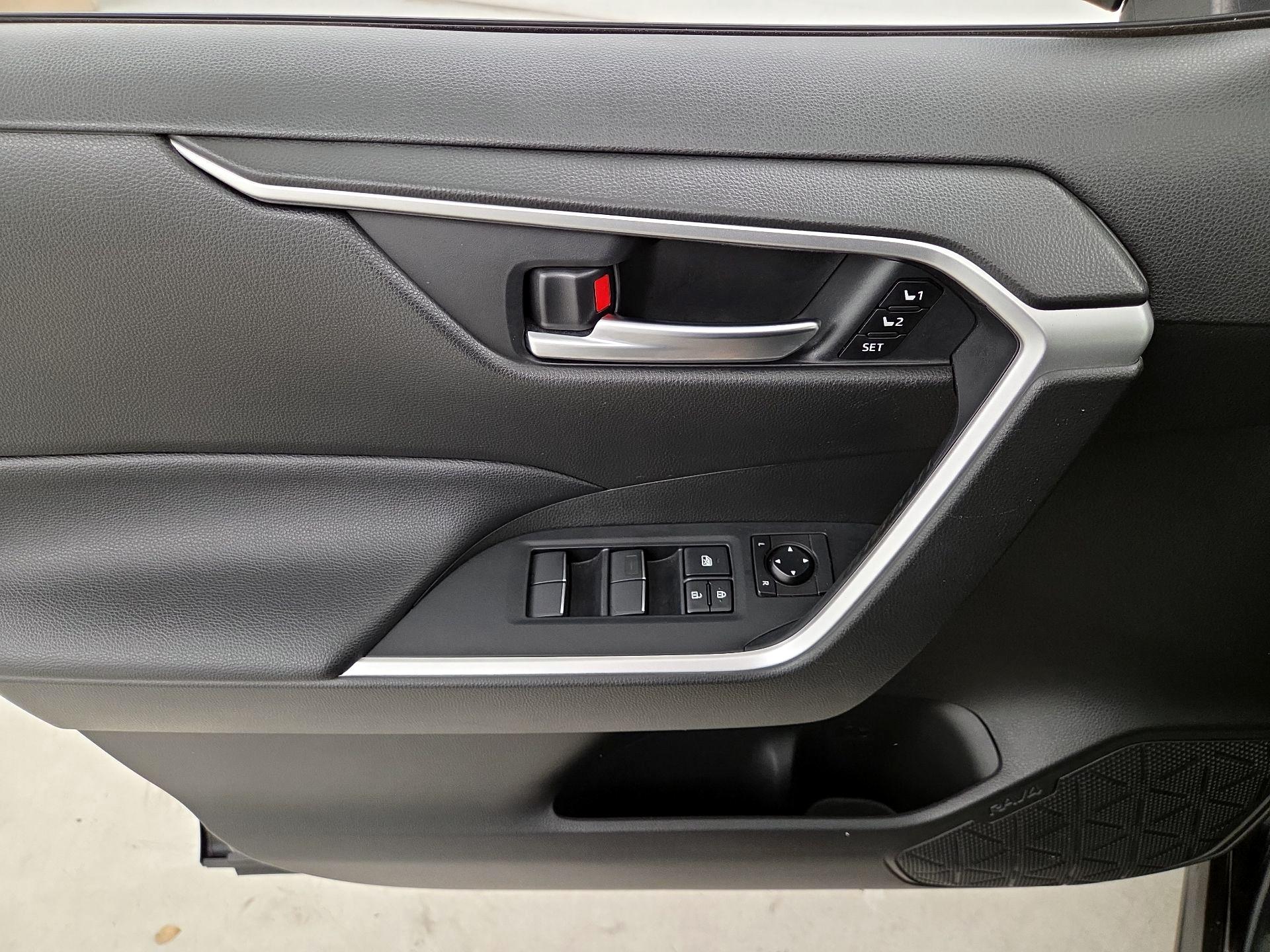 Thumbnail: 2020 Toyota RAV4 - 12